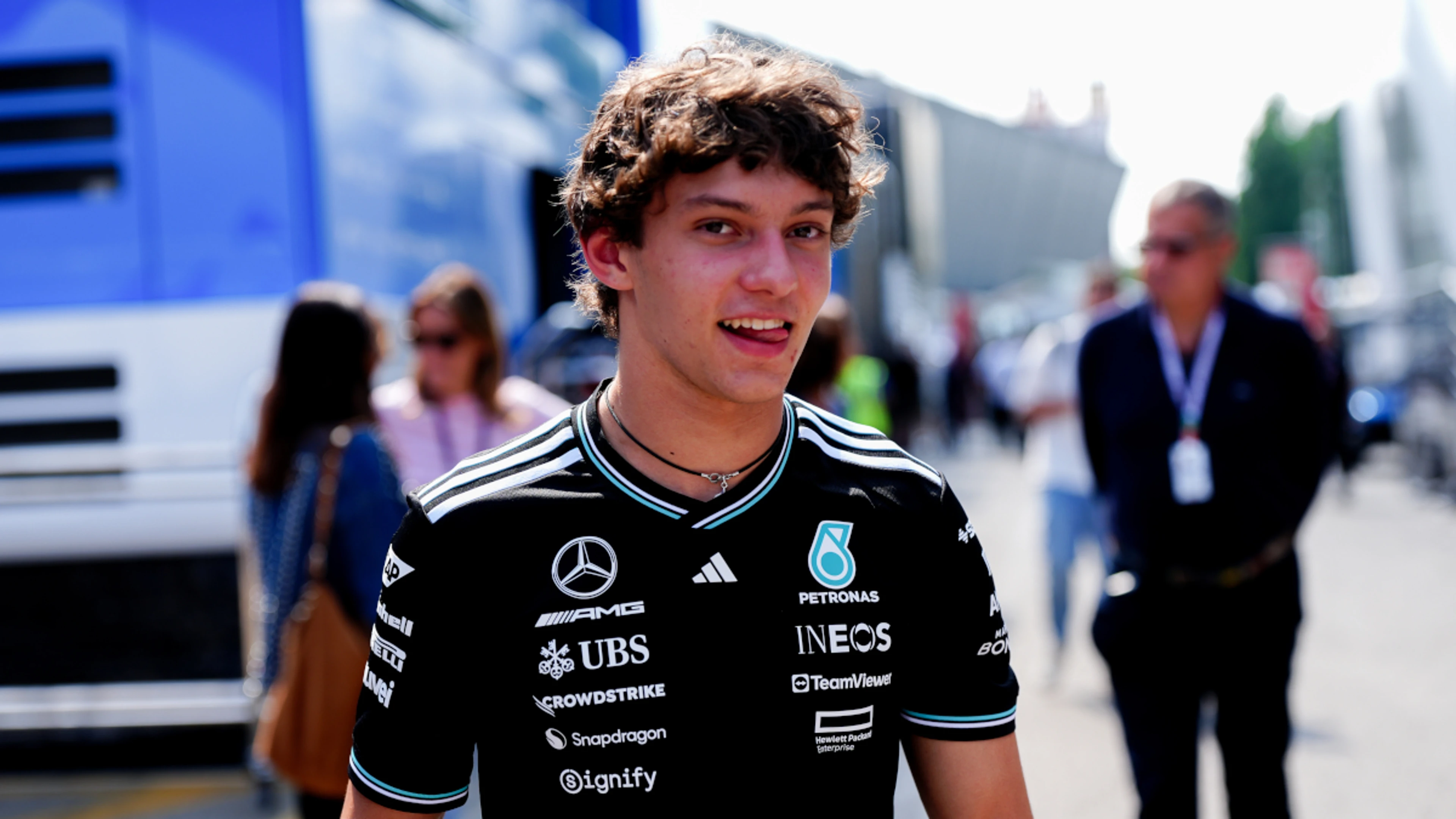 Antonelli brings school to the track for home F1 debut