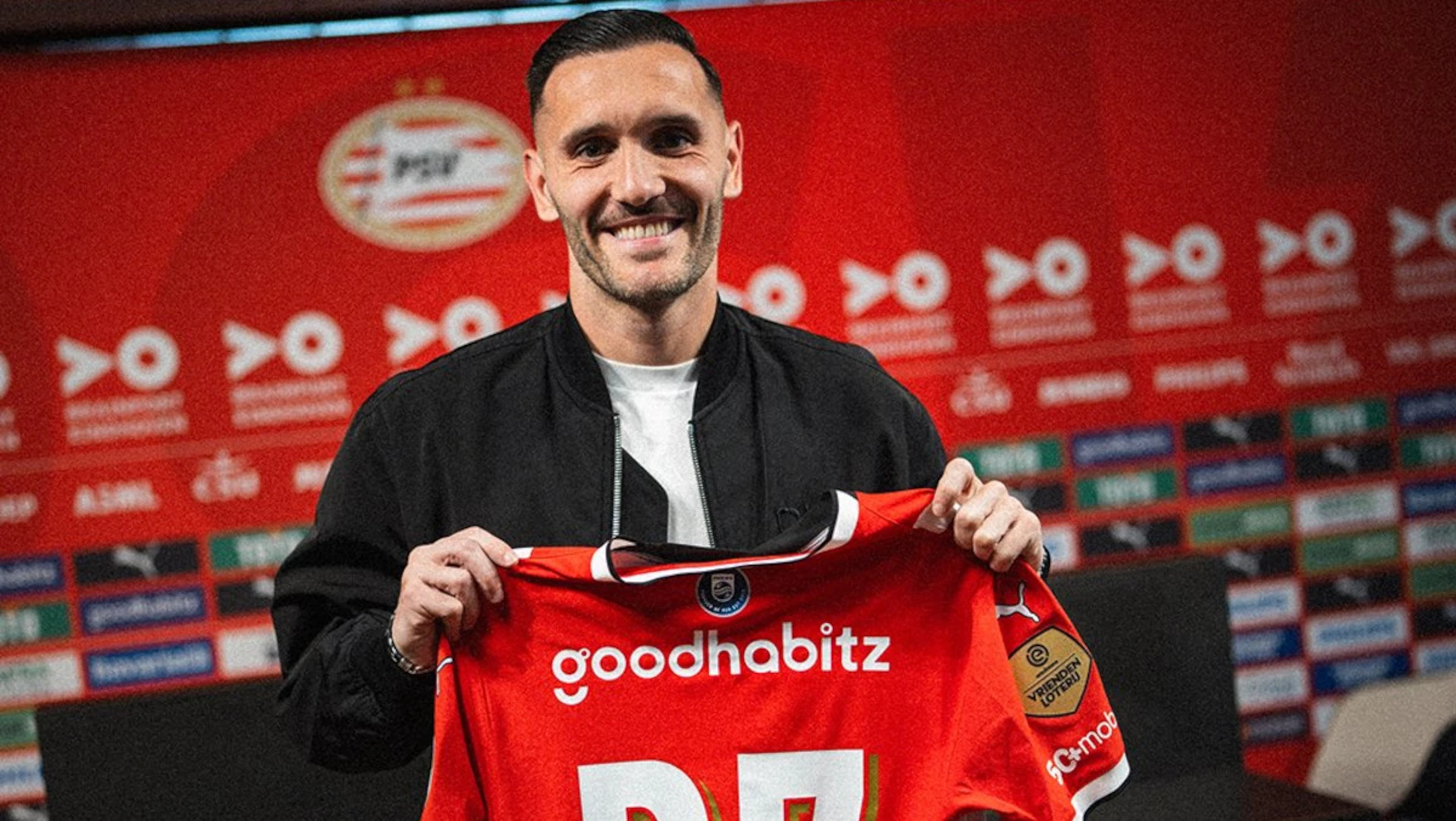 PSV sign former Arsenal striker Perez ahead of their Champions League tie