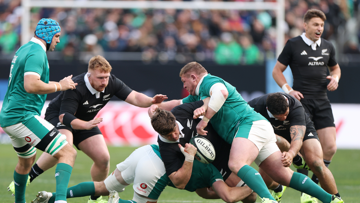 All Blacks sink 14-man Ireland  in Chicago Test