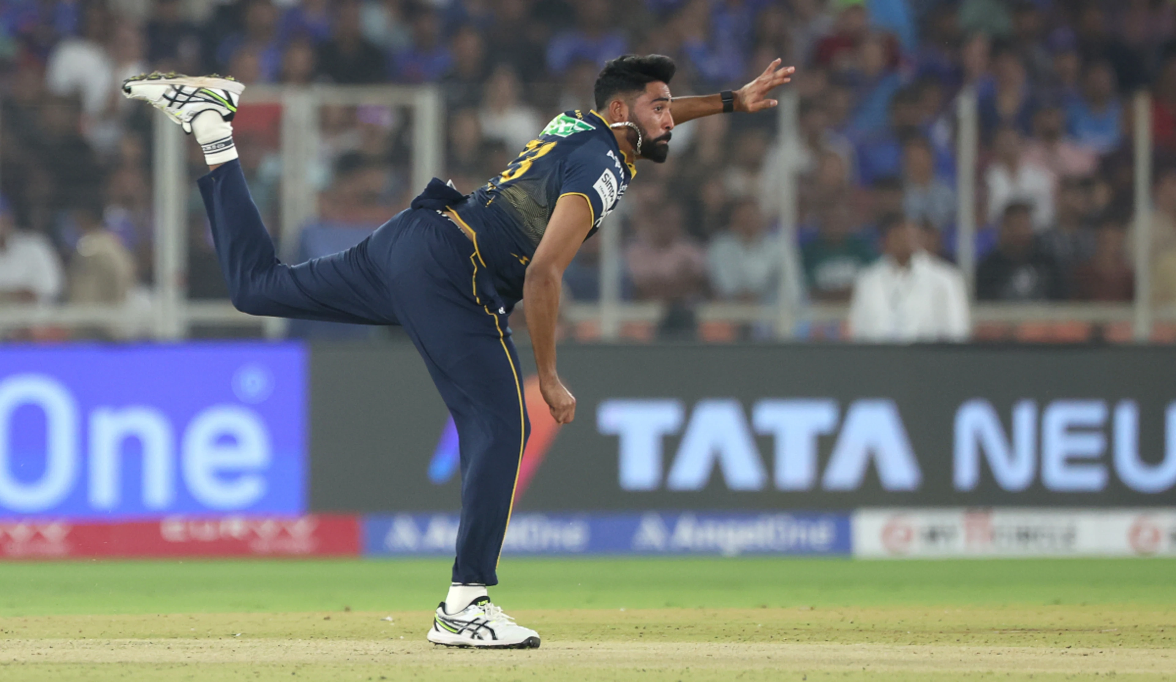 Reverse swing delights IPL bowlers after lifting of saliva ban