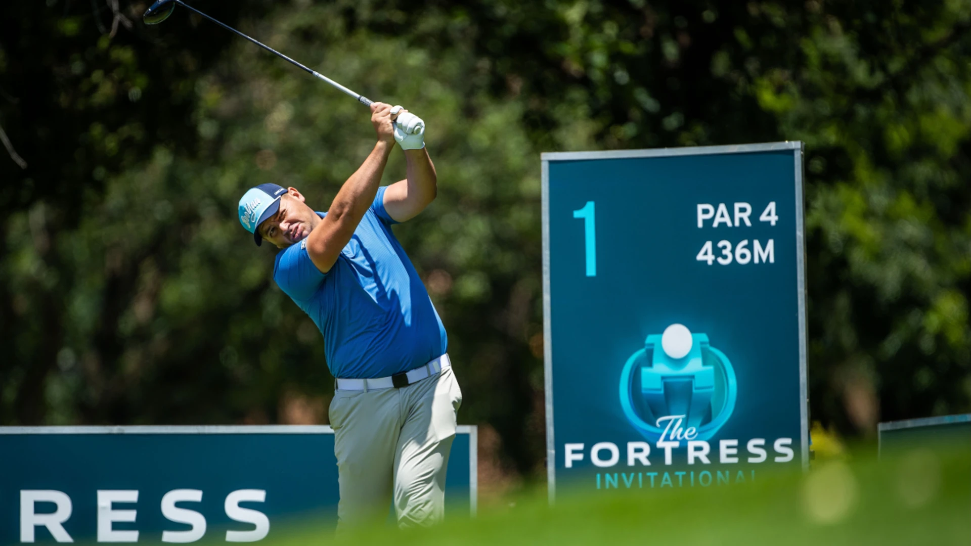 After bee sting Van Tonder makes beeline for share of lead in Fortress Invitational