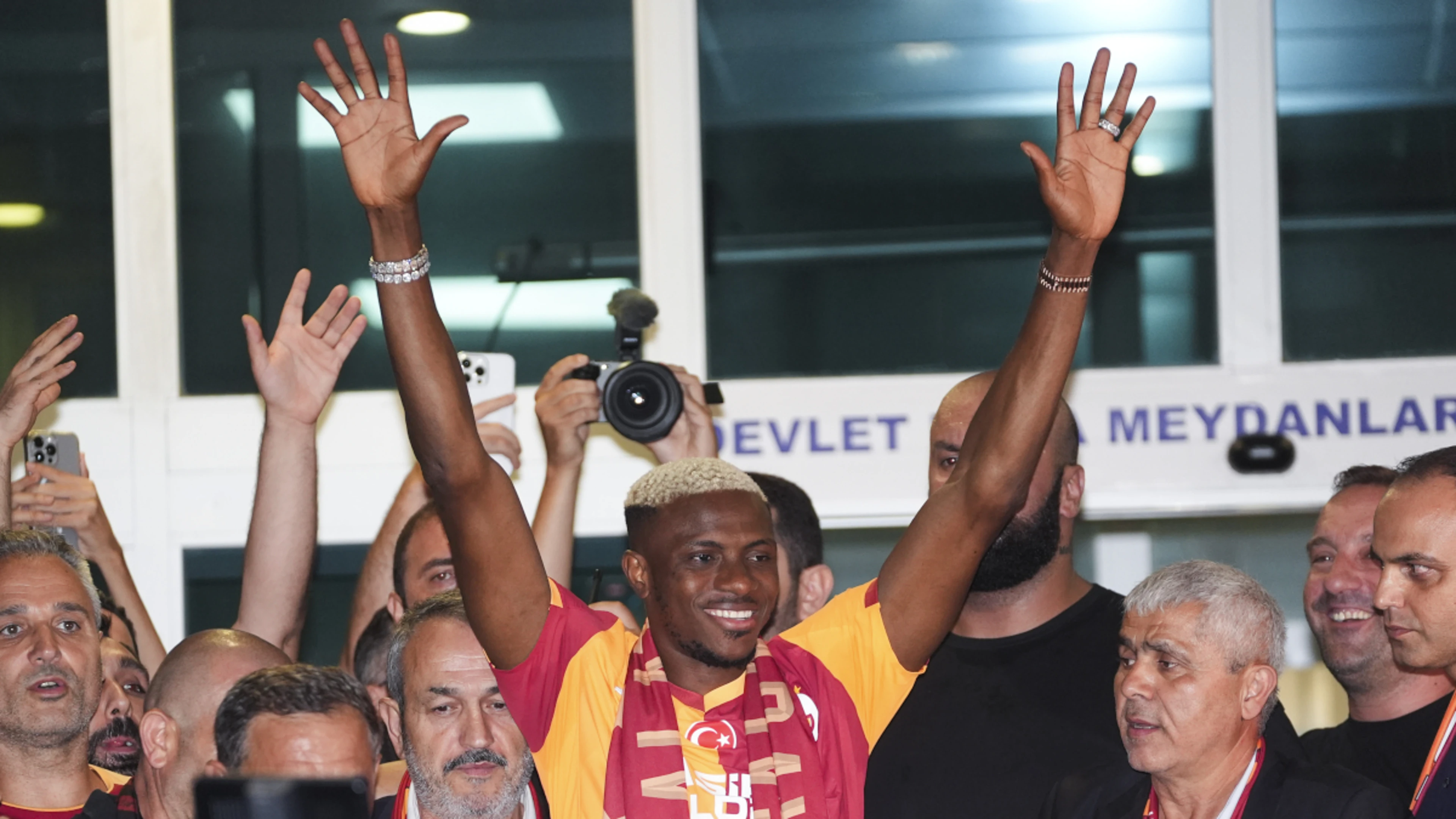 Napoli's Osimhen completes €75m move to Galatasaray