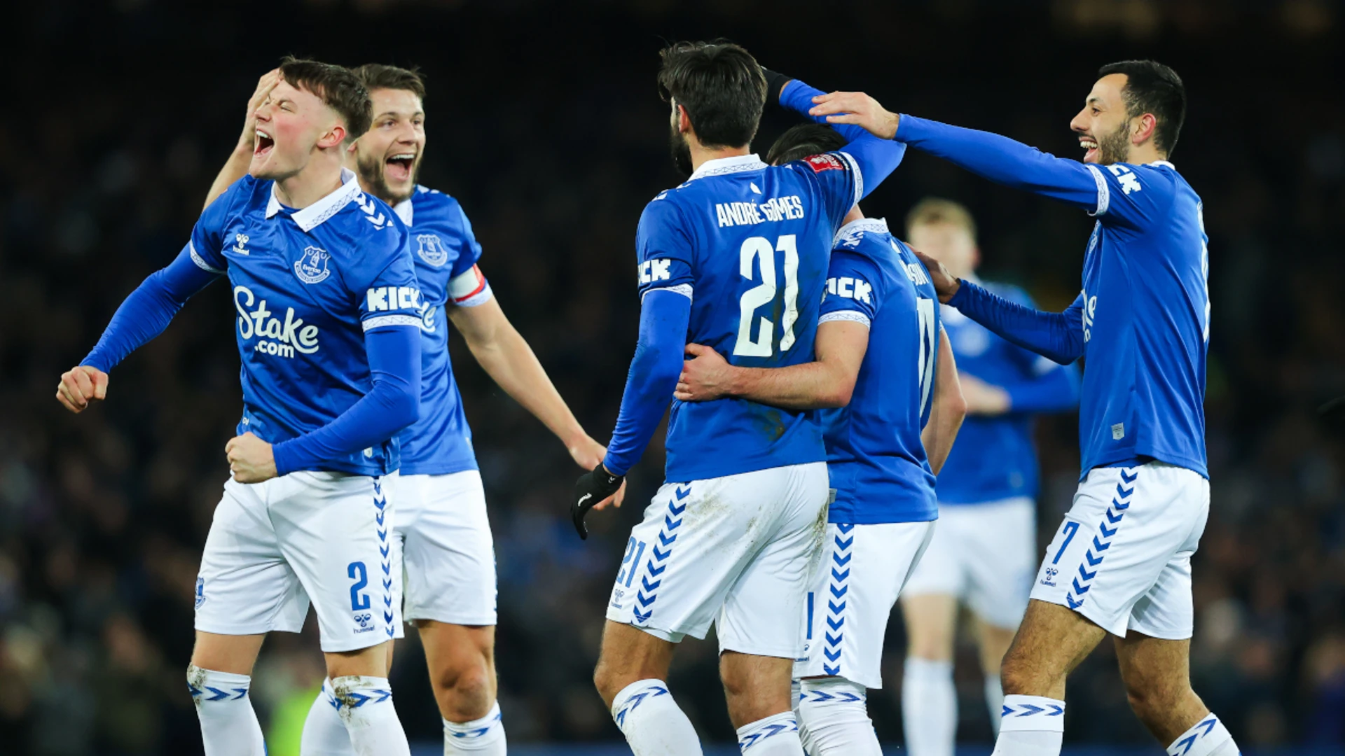 Everton beat Palace to reach FA Cup fourth round, Forest edge Blackpool