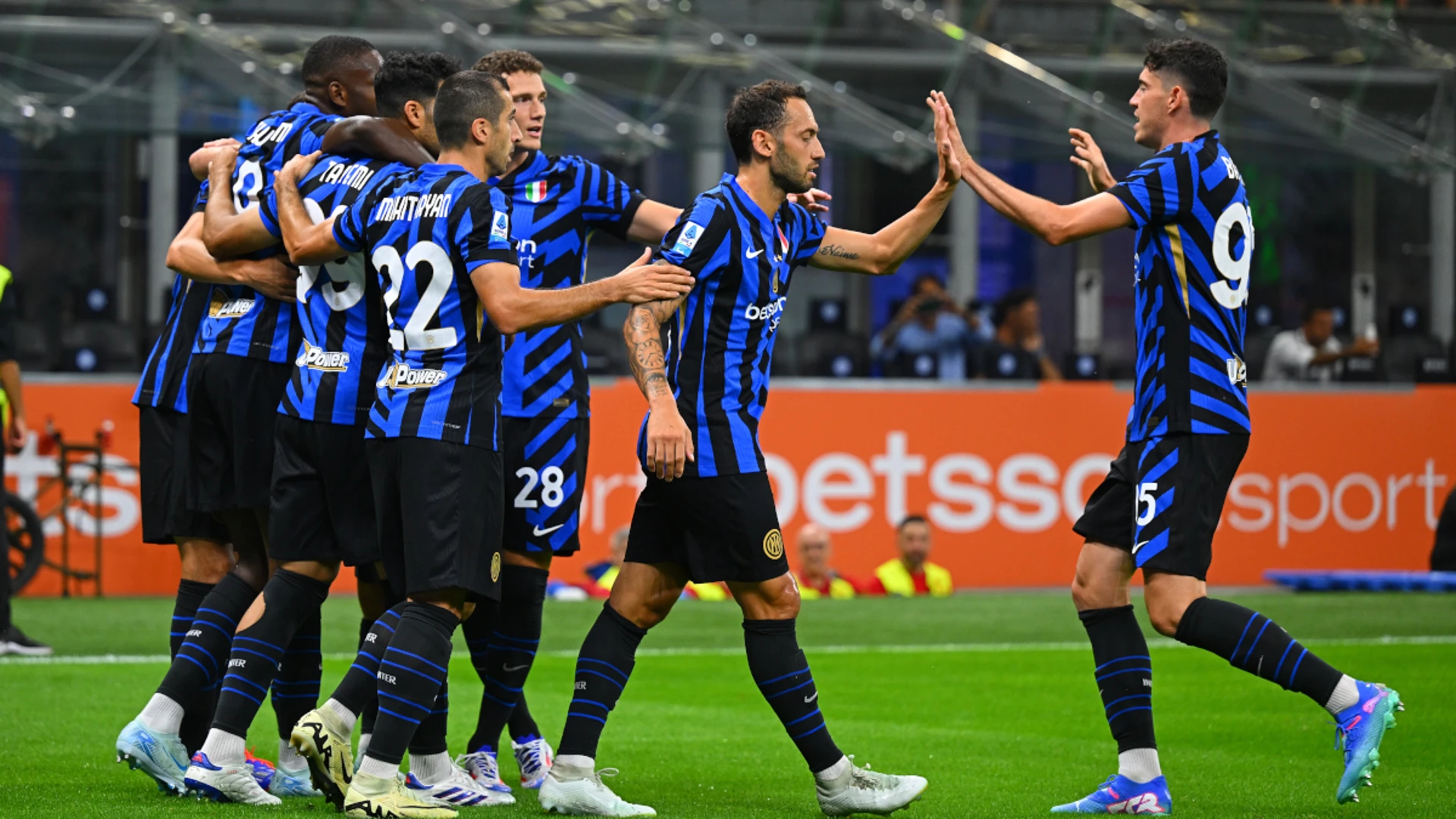 Inter beat Lecce in Serie A home opener