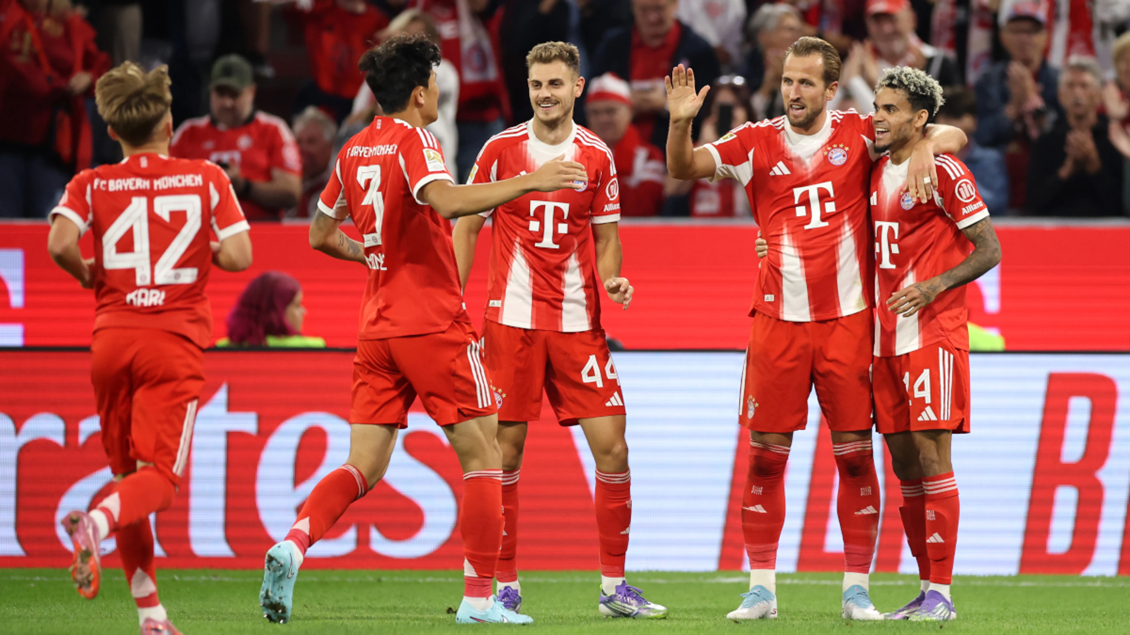 Kane hits hat-trick as Bayern thump Leipzig in Bundesliga opener