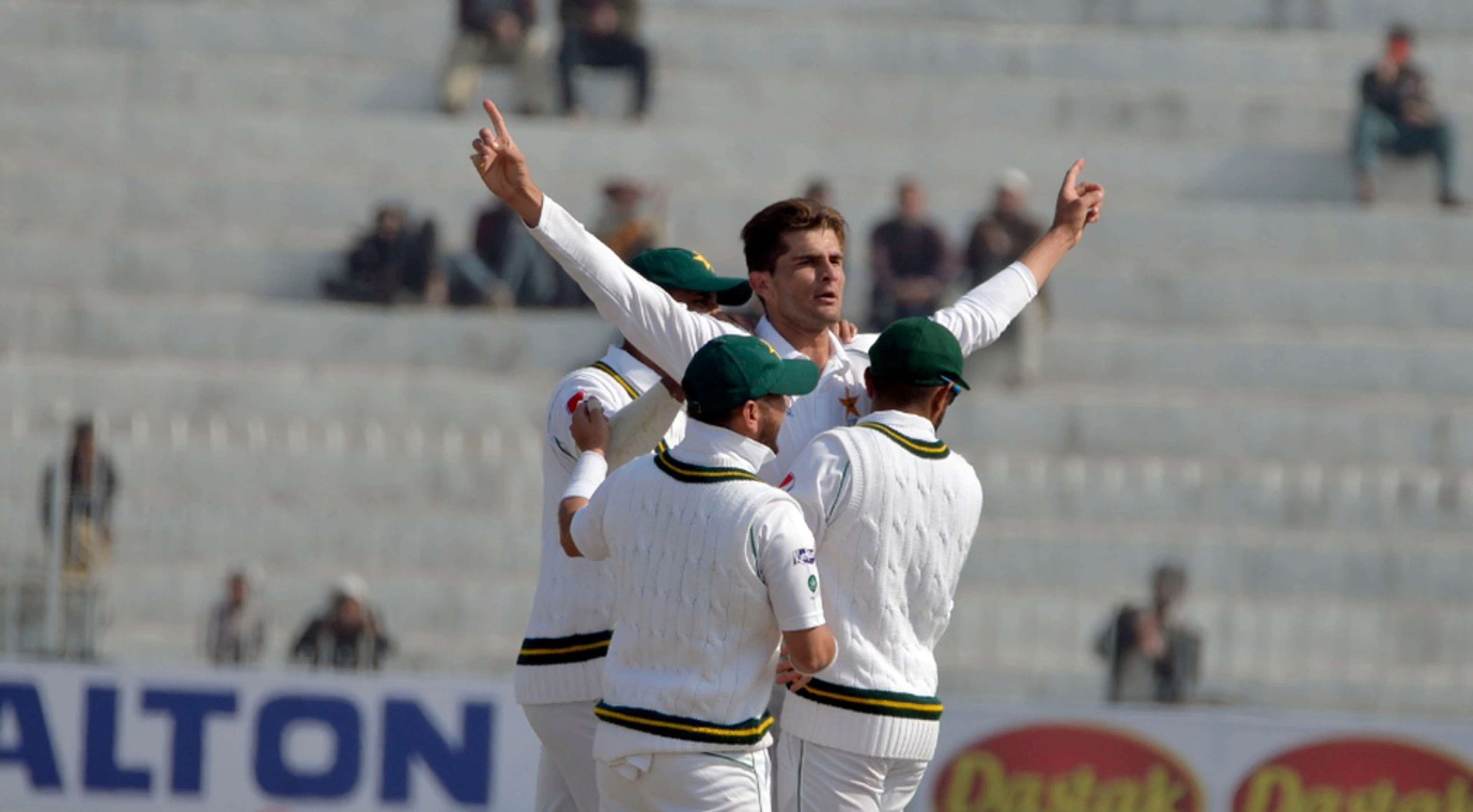 Shaheen helps Pakistan bowl out Bangladesh for 233