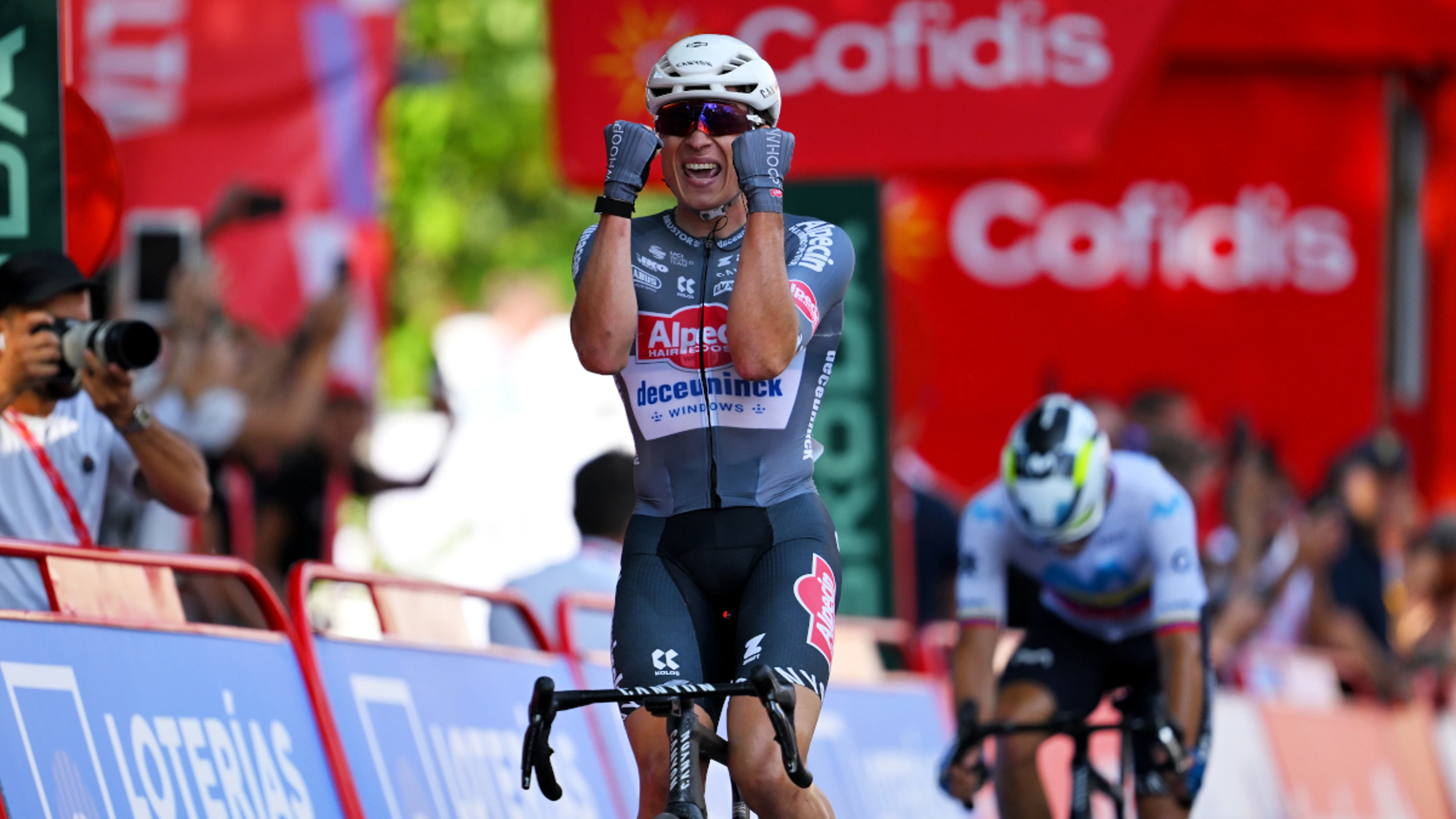 Philipsen wins Vuelta stage one in sprint finish