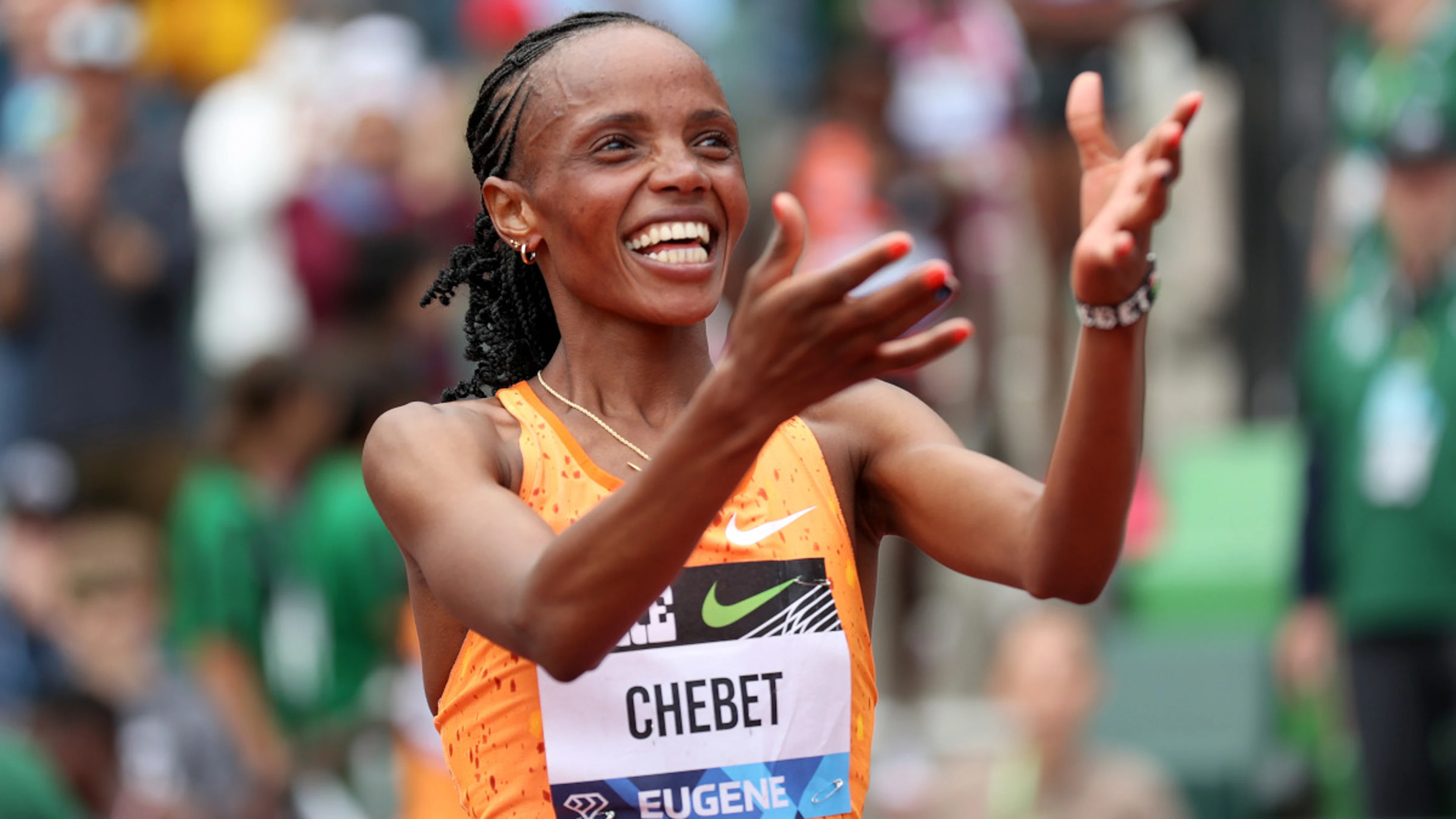 Kenyan Chebet smashes women's 10 000m world record