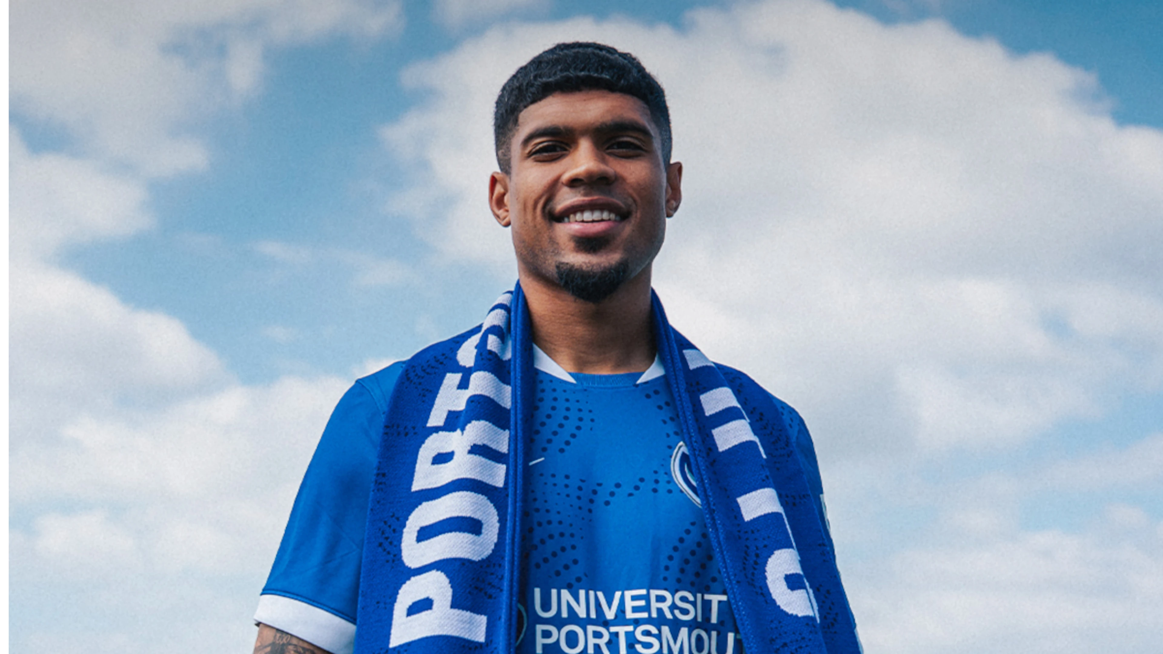 Le Roux makes record transfer move to England