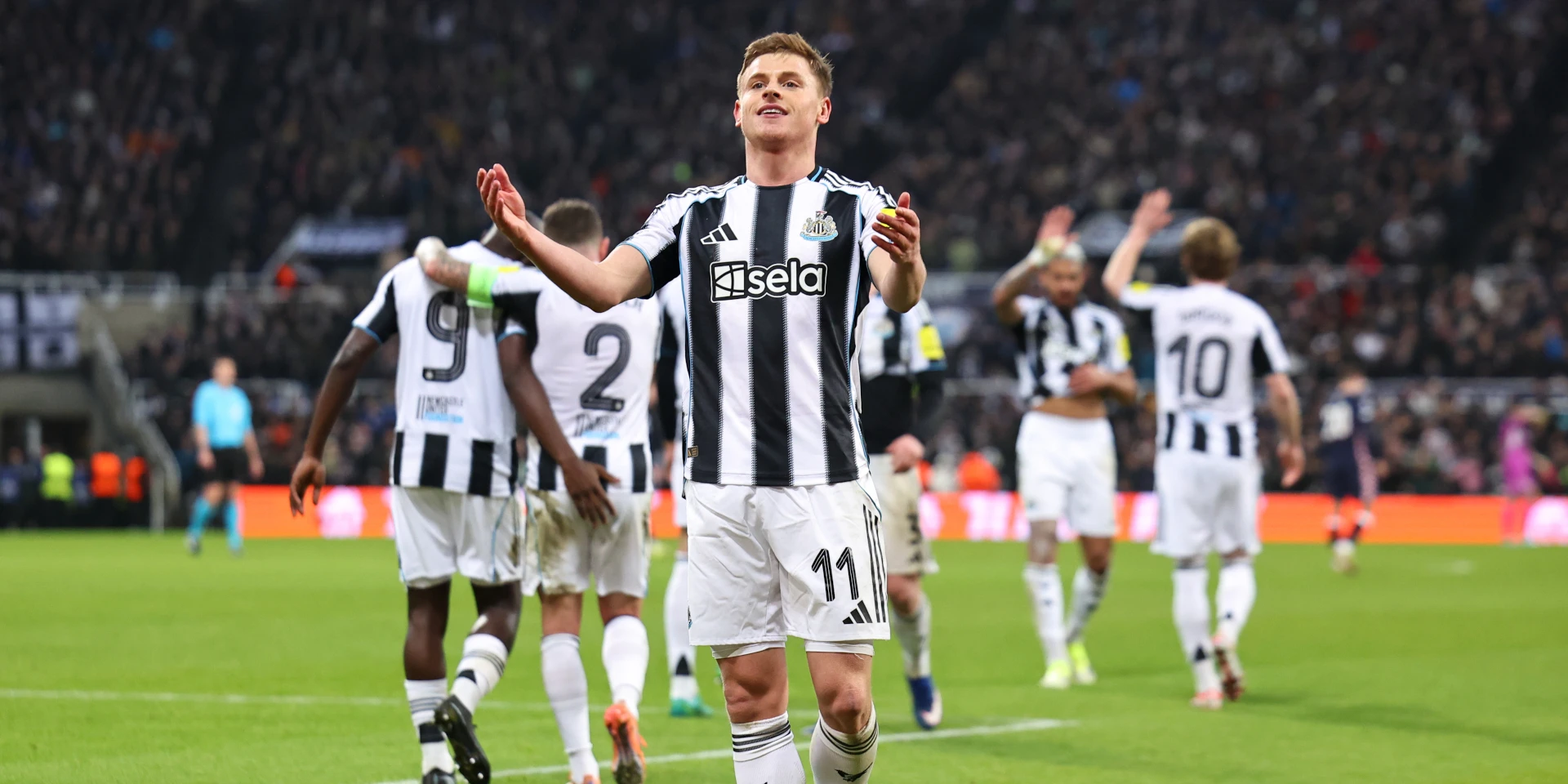 Newcastle pounce on PSV errors to close in on Champions League last 16
