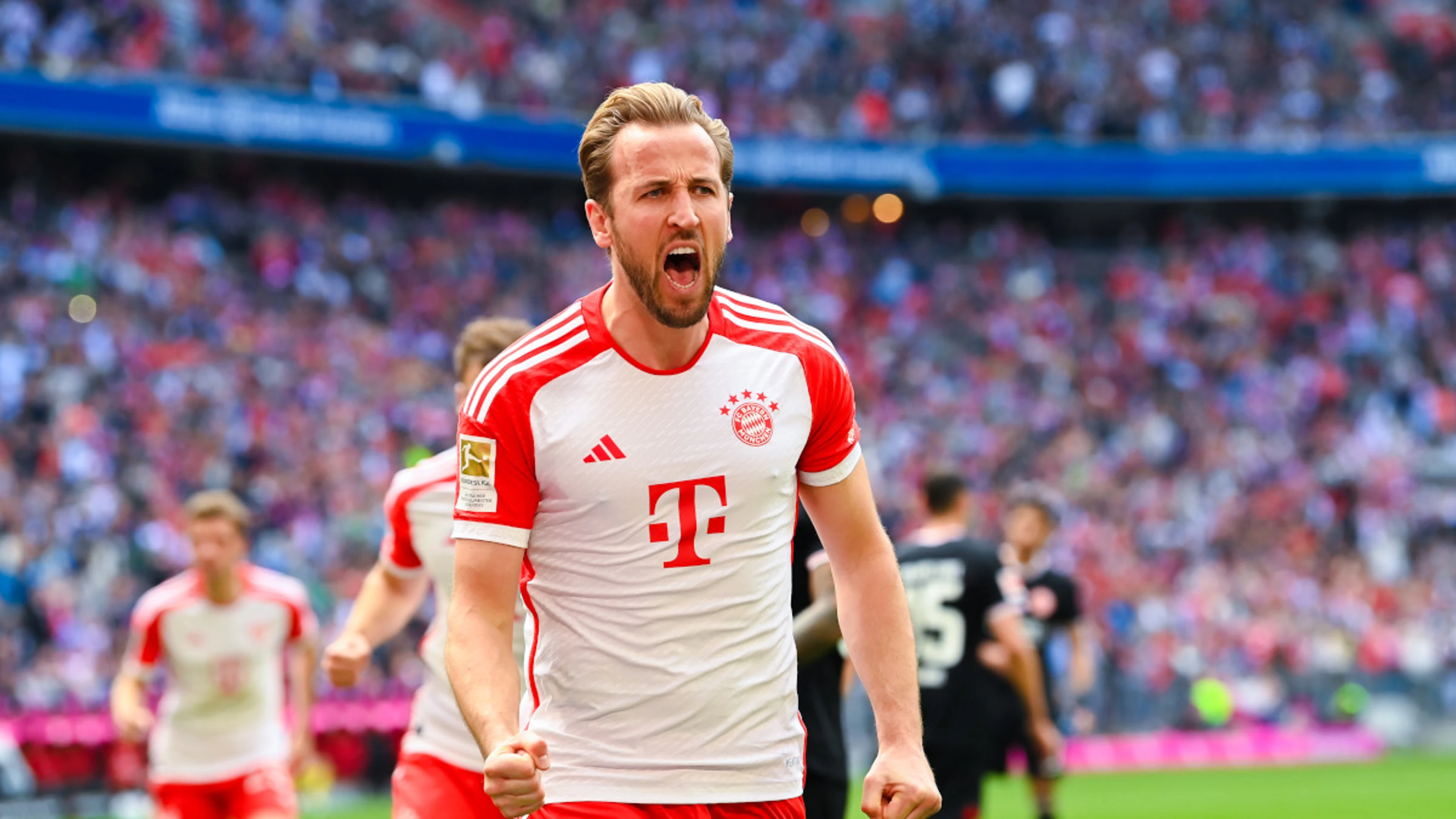 Leverkusen late heroics keep unbeaten streak alive, Kane hits two in Bayern win