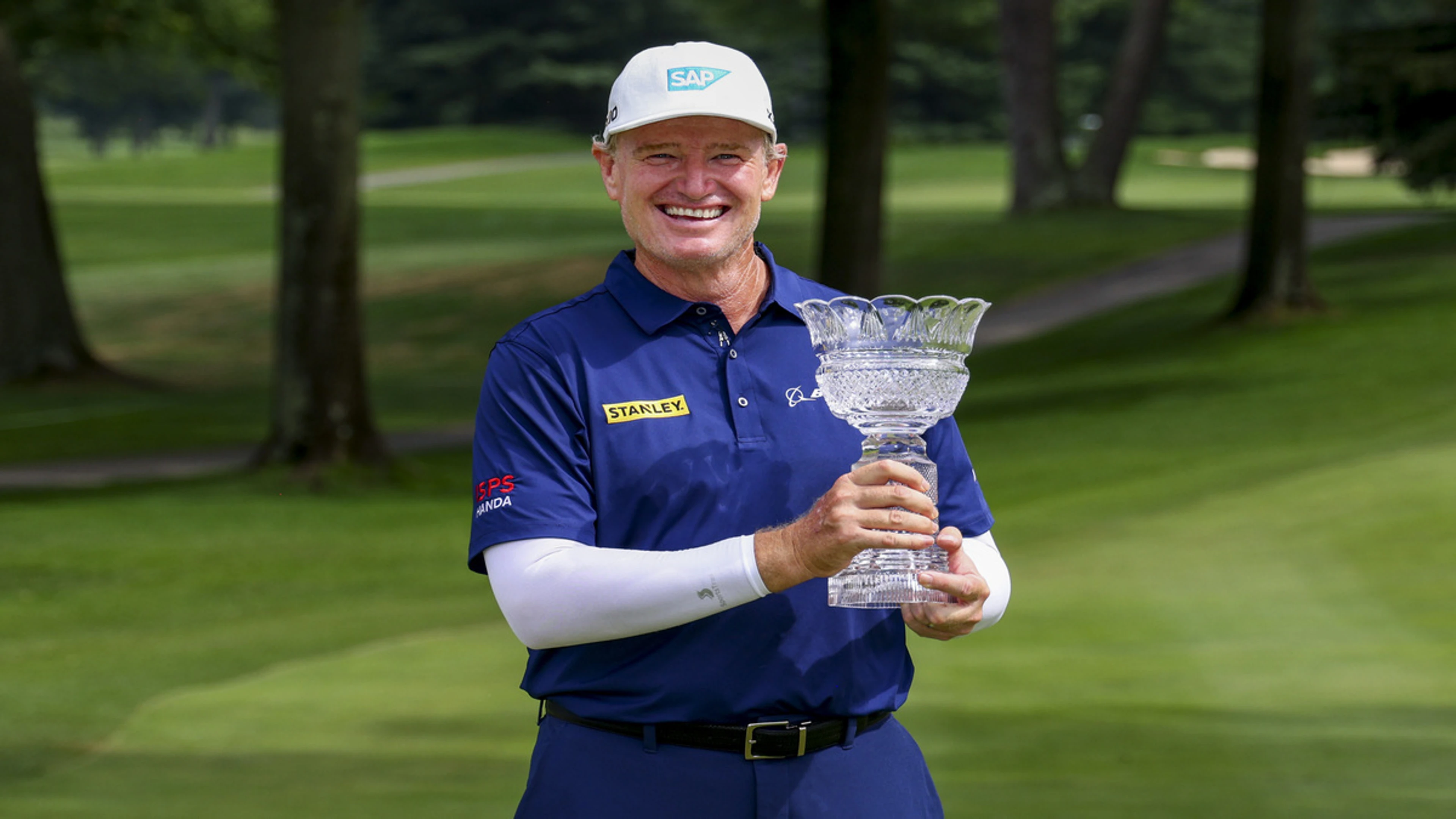 Els prevails at Firestone for first senior major title
