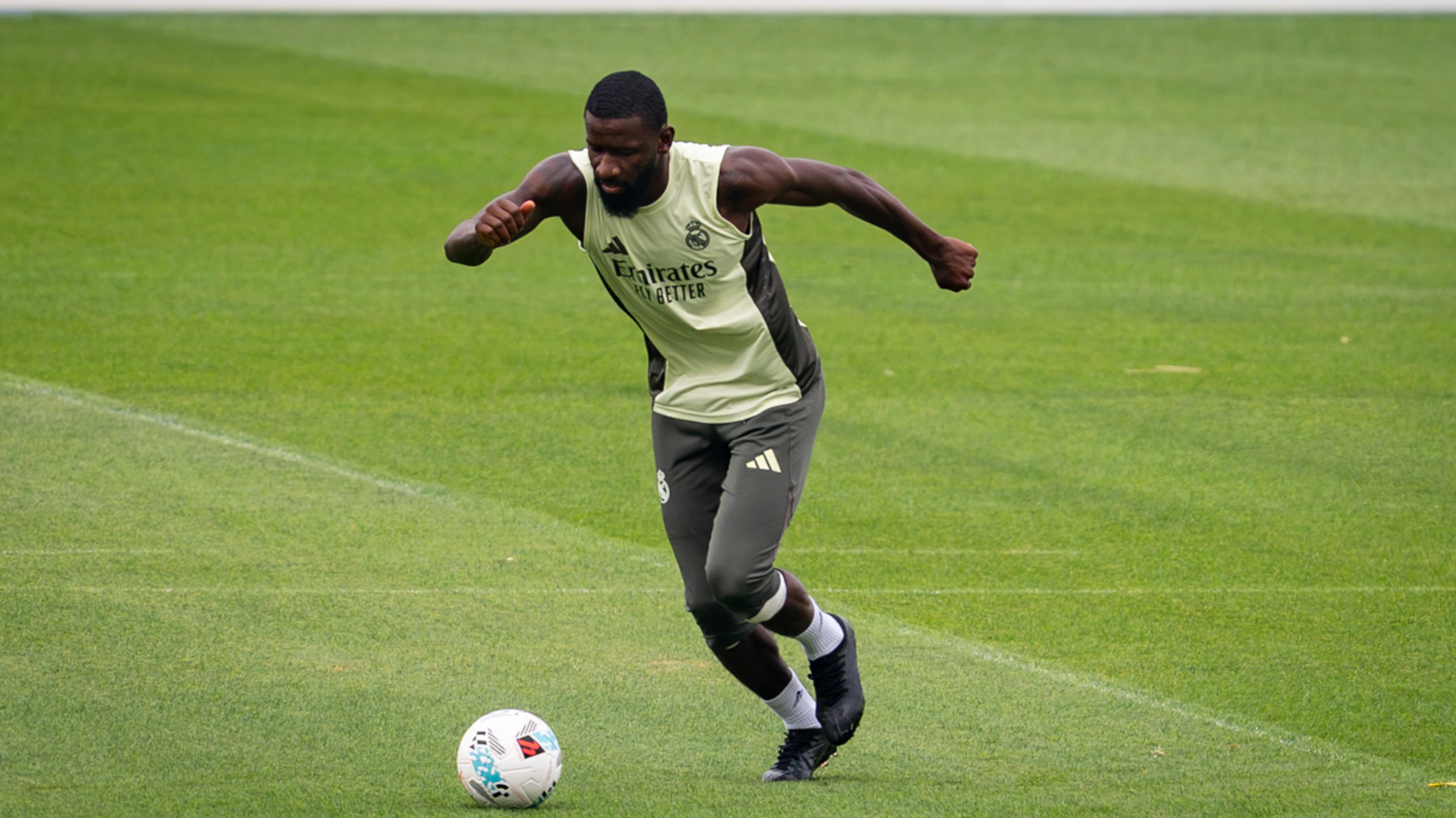 Real Madrid lose defender Rudiger with muscle injury