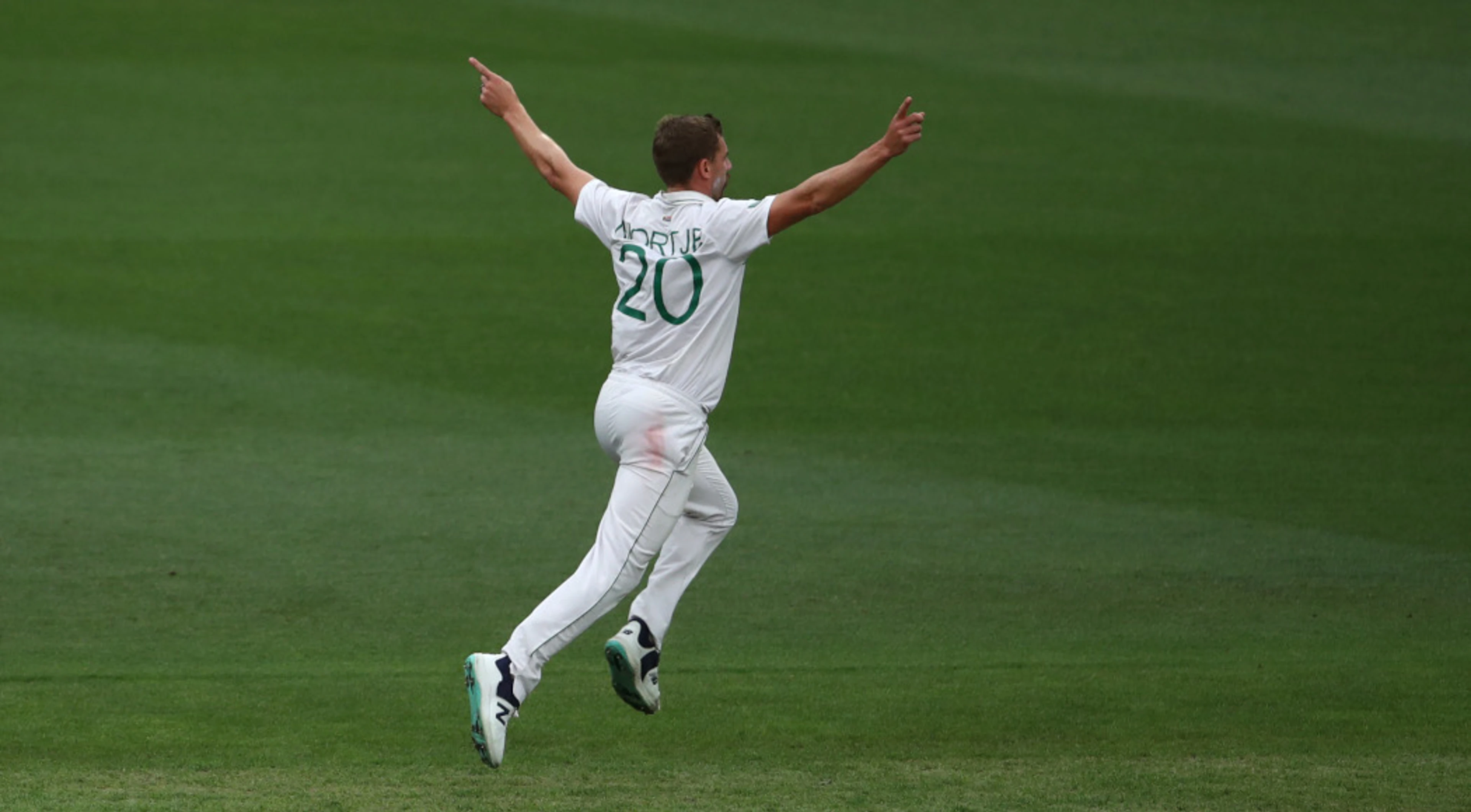 Rain and bad light disrupt opening day in Sydney