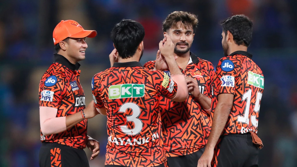  Sunrisers  secure IPL play-off spot after washout