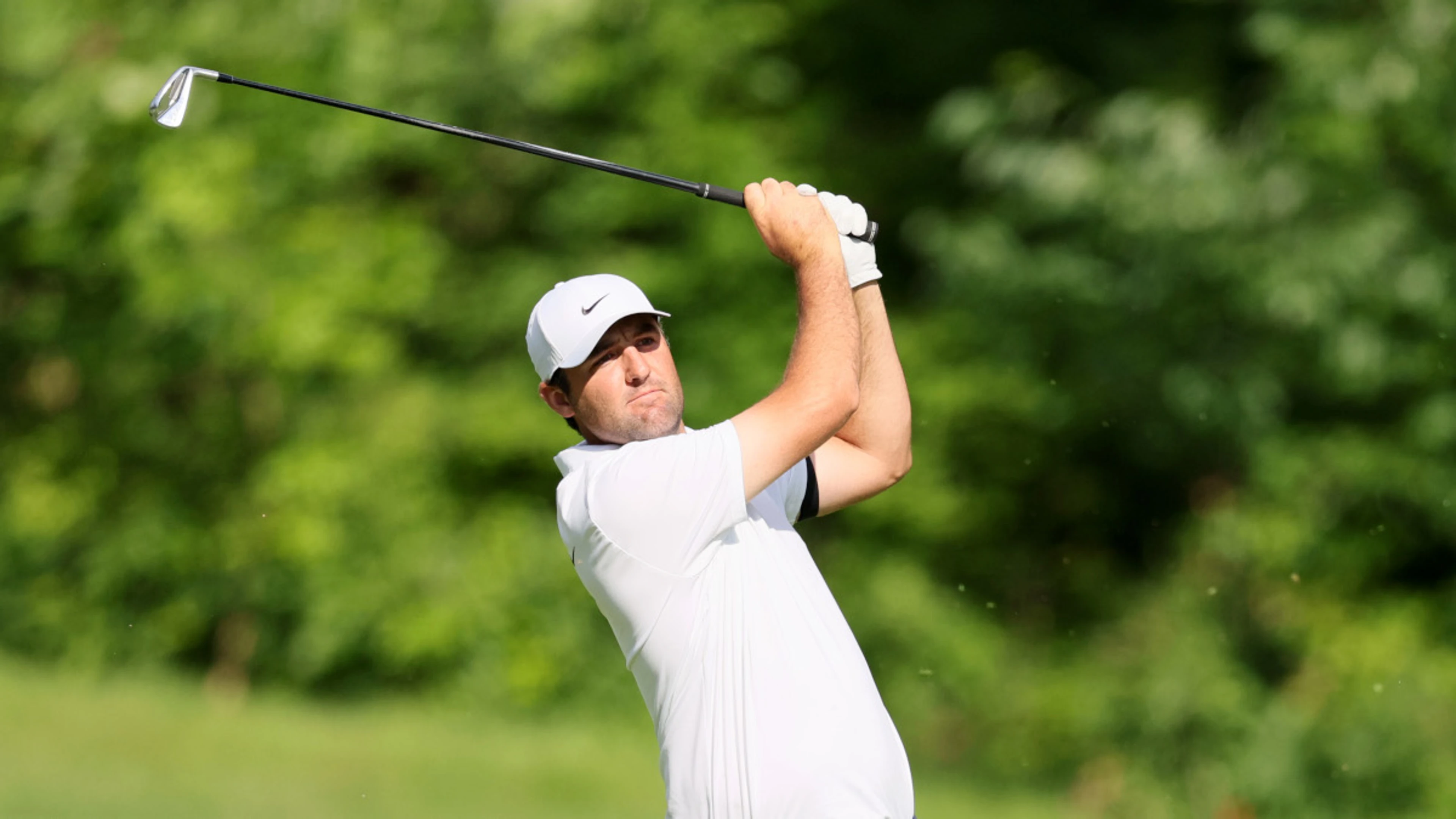 Top-ranked Scheffler seizes three-stroke lead at PGA Memorial