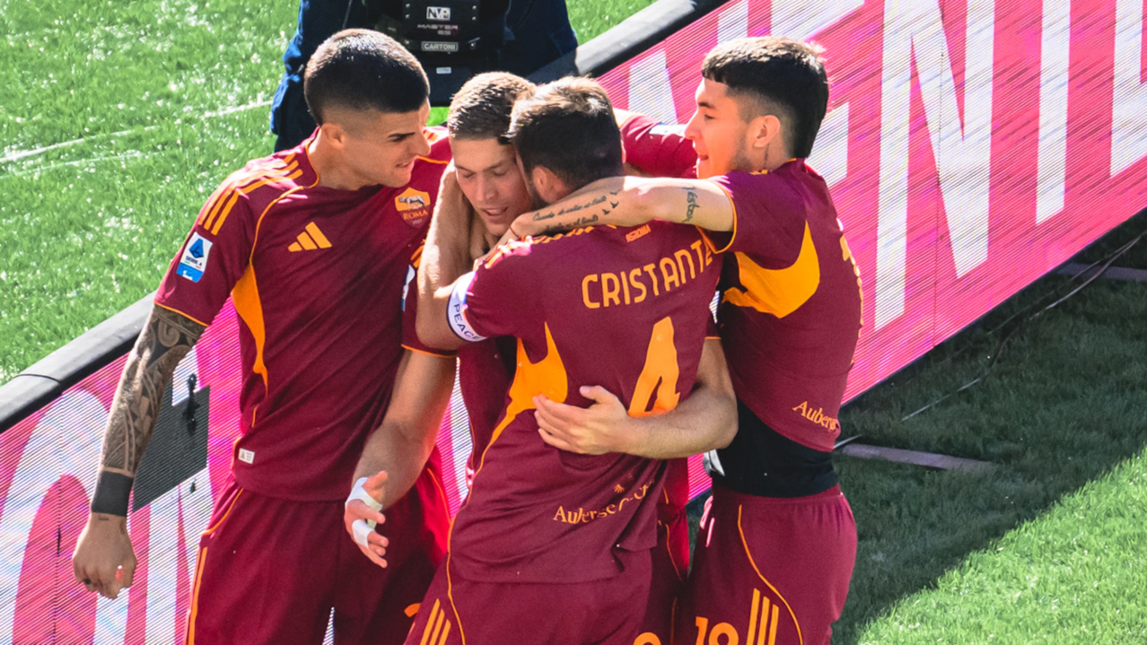 Roma beat Verona to join Napoli at Serie A summit