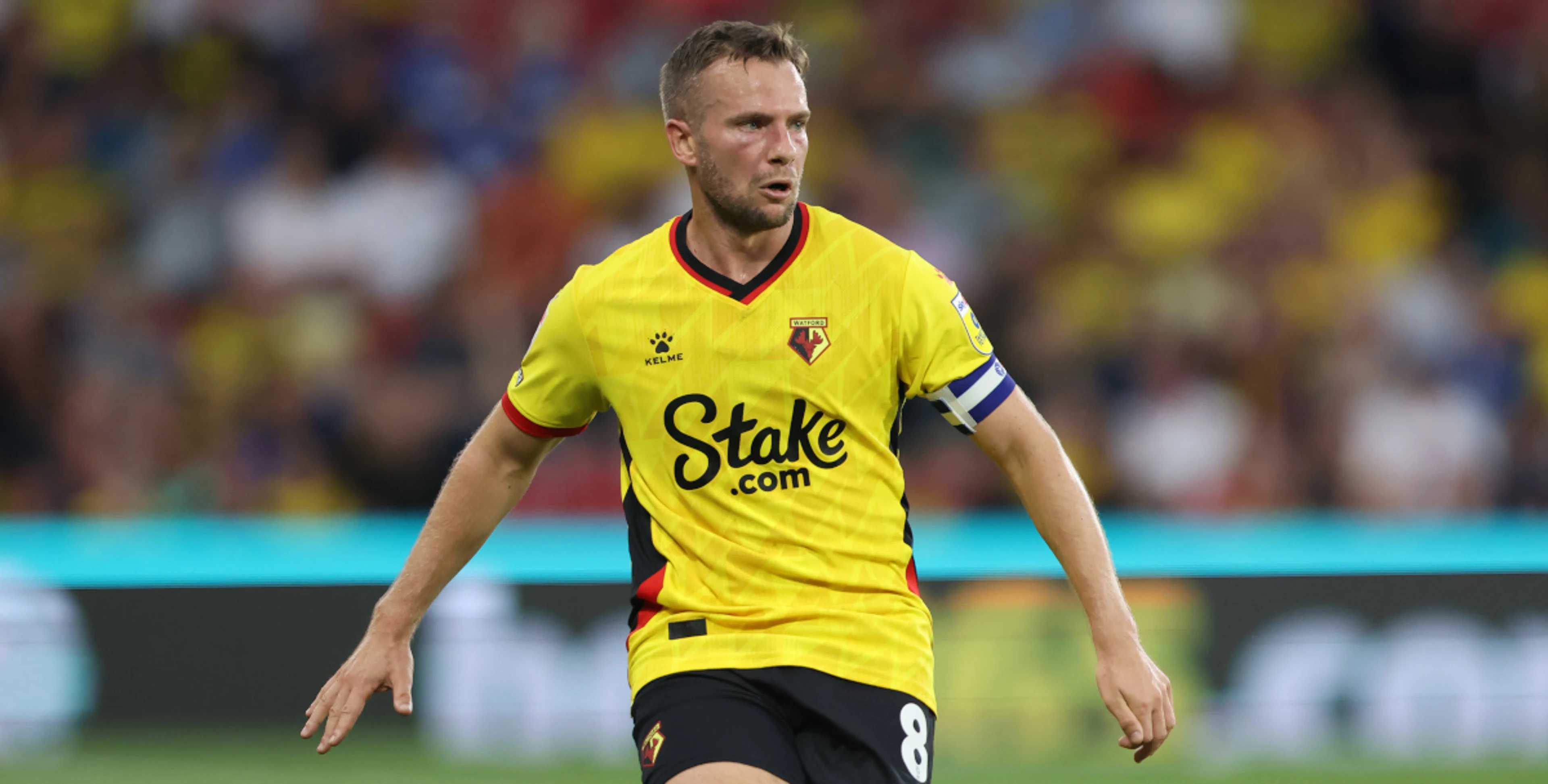 Former Man Utd midfielder Cleverley announces retirement