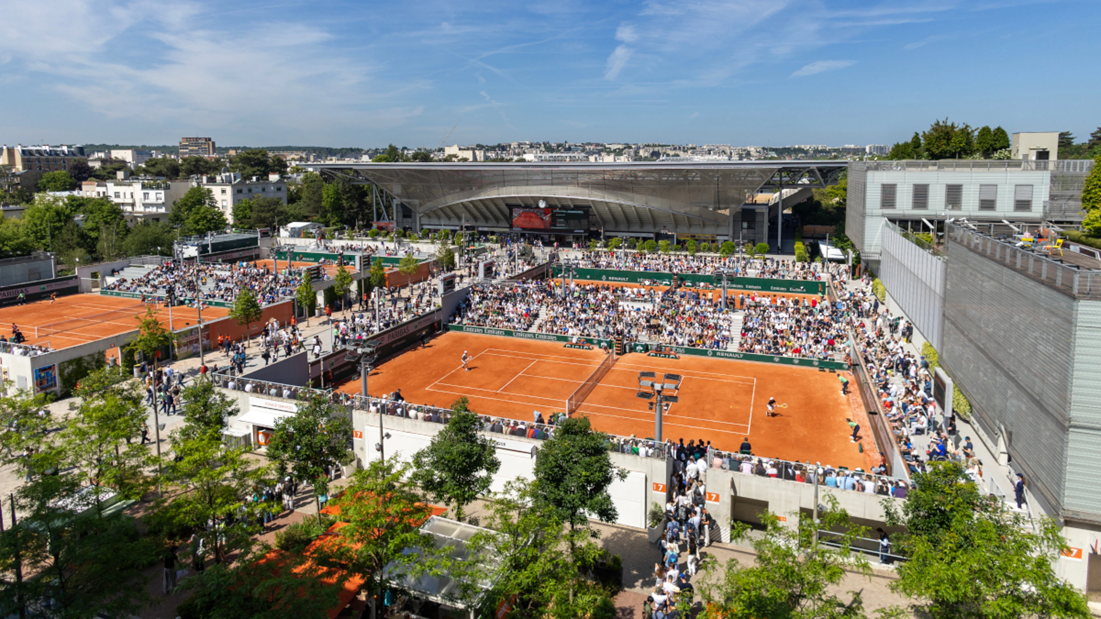 French taxi drivers threaten airports, French Open tennis in standoff