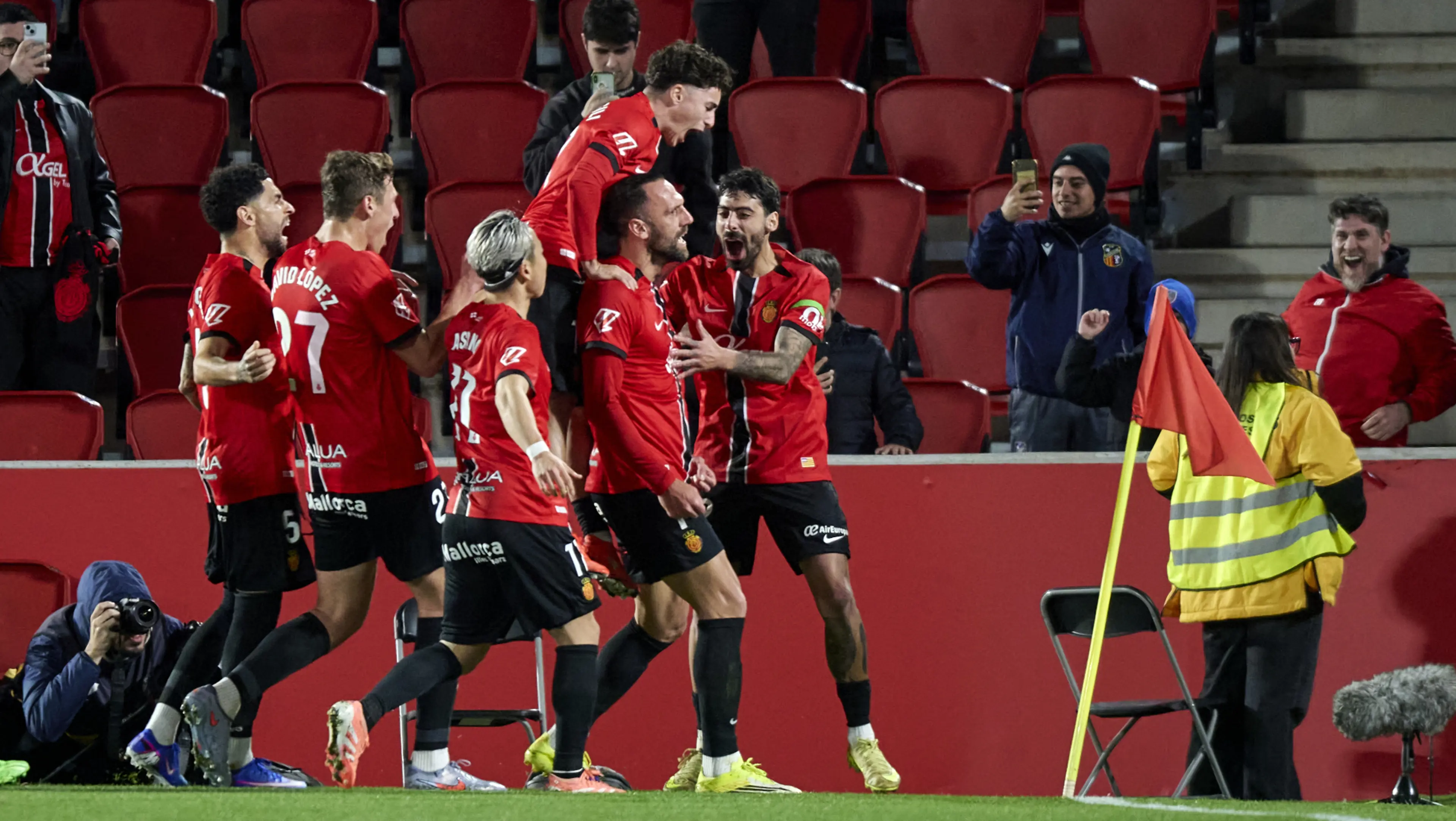 More magic from Muriqi as Mallorca maul Sevilla in La Liga