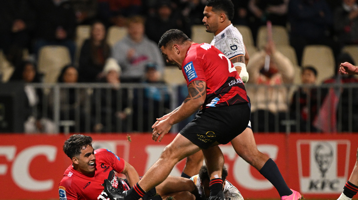 Crusaders crush Moana to keep Super Rugby title defence alive