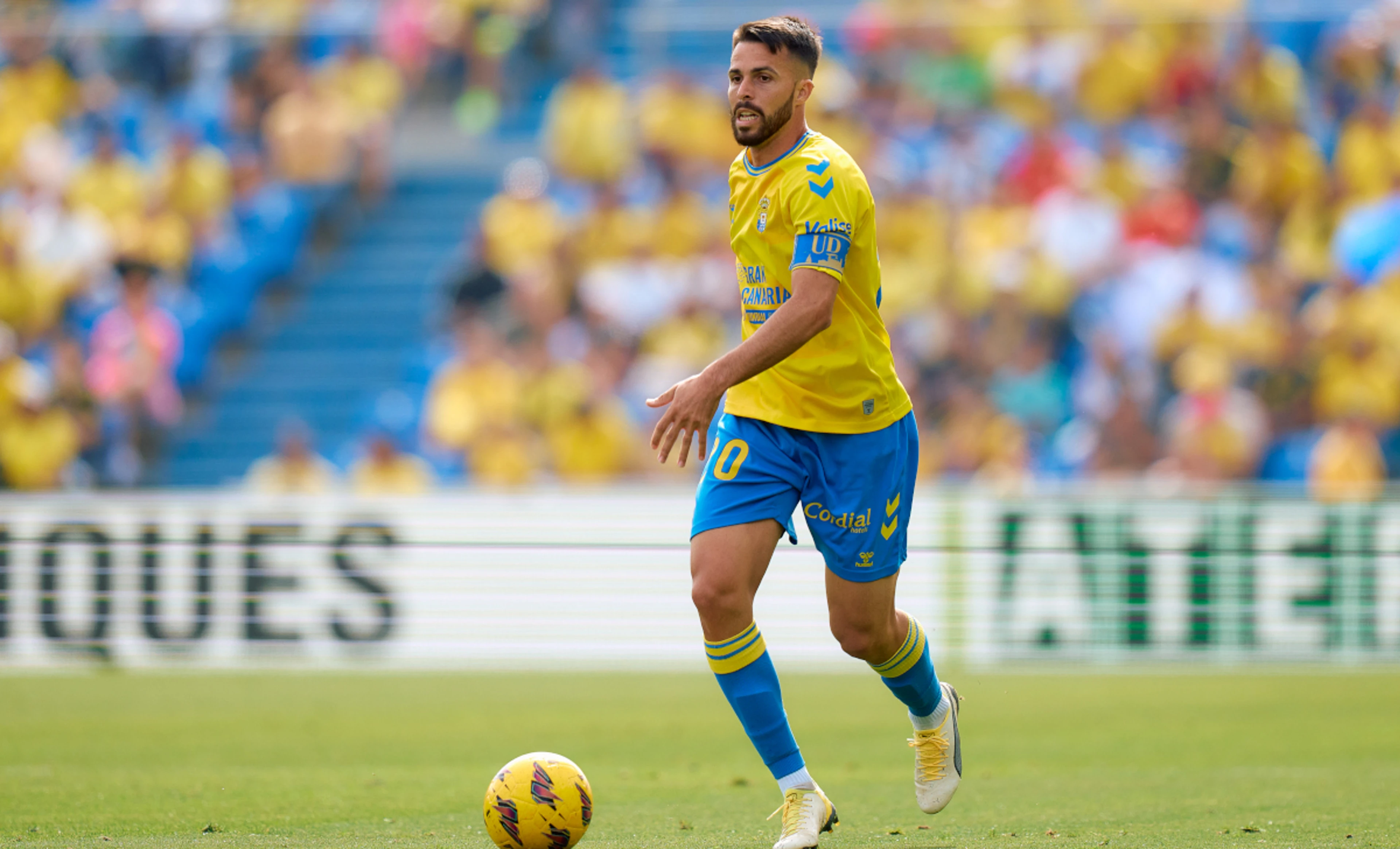 Las Palmas rout Villarreal to continue strong campaign