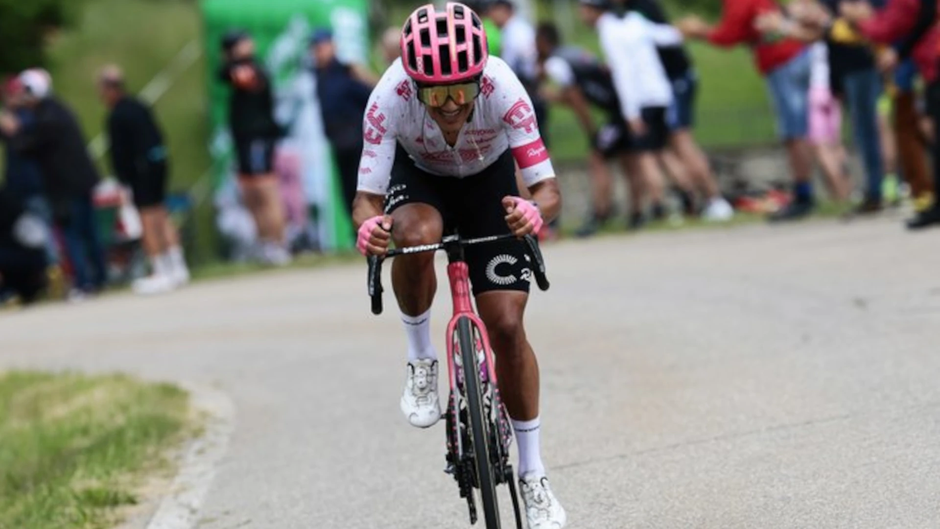 Carapaz wins stage 11 of Giro with Del Toro in lead