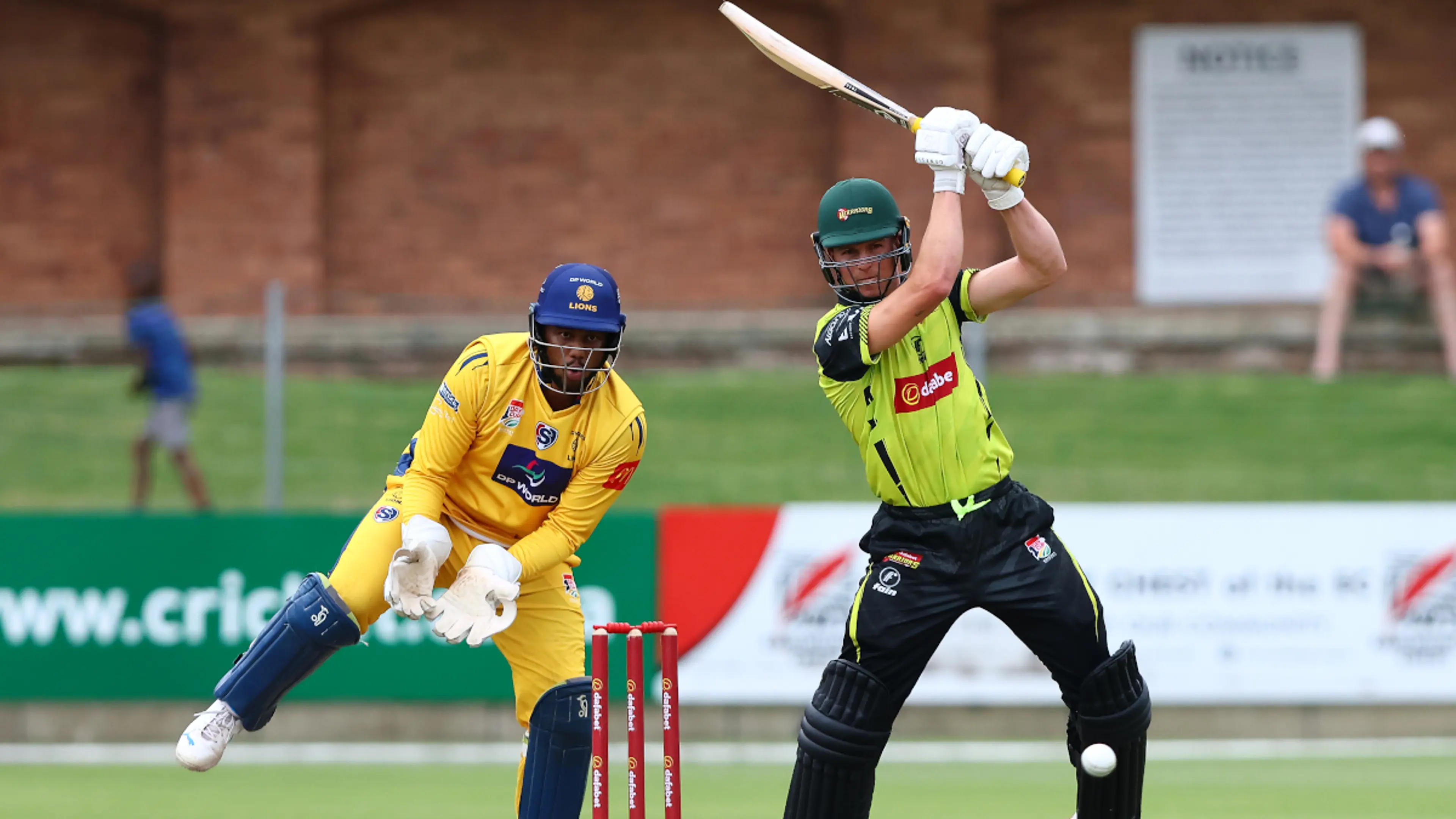 De Villiers shines on debut as Warriors down Lions