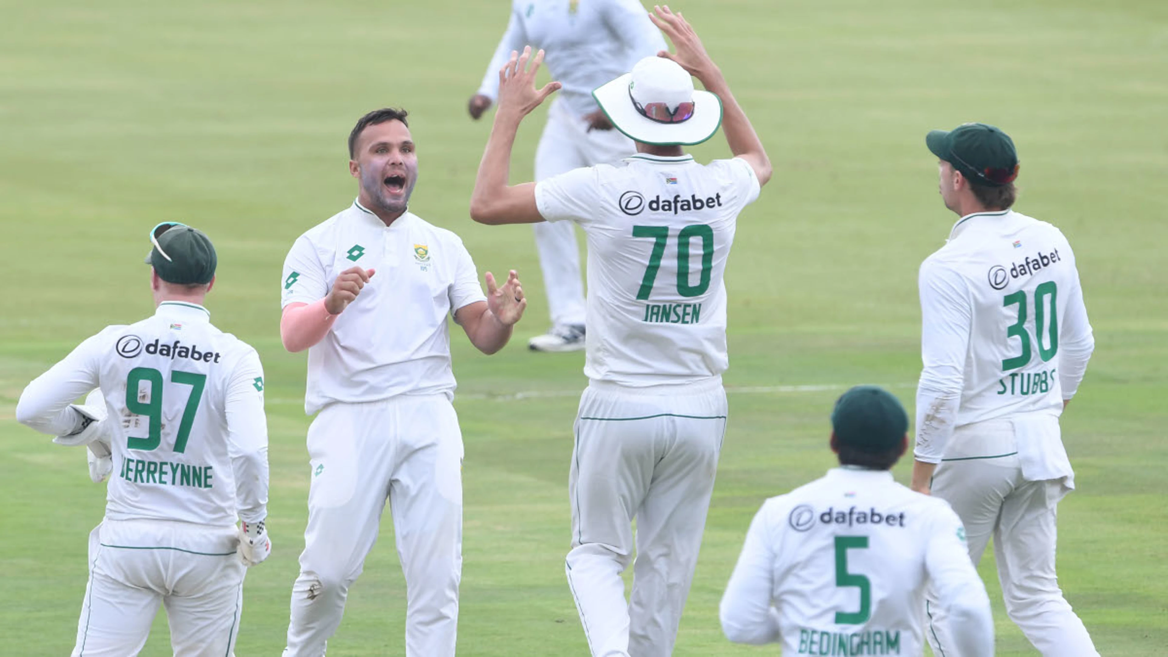 DAY 1: Paterson, Bosch share nine wickets on opening day