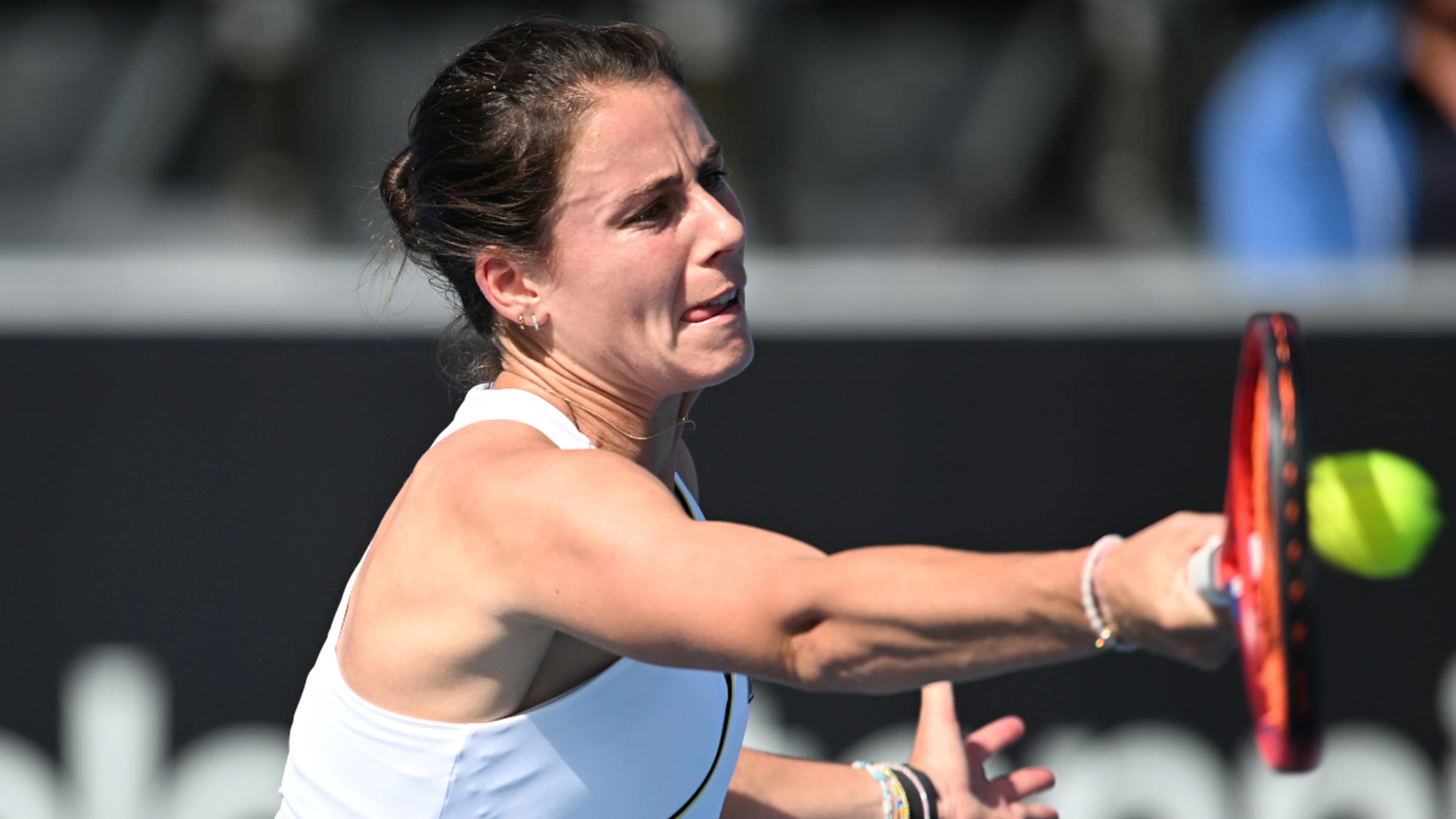 Navarro beats Mertens to clinch first WTA title in Hobart