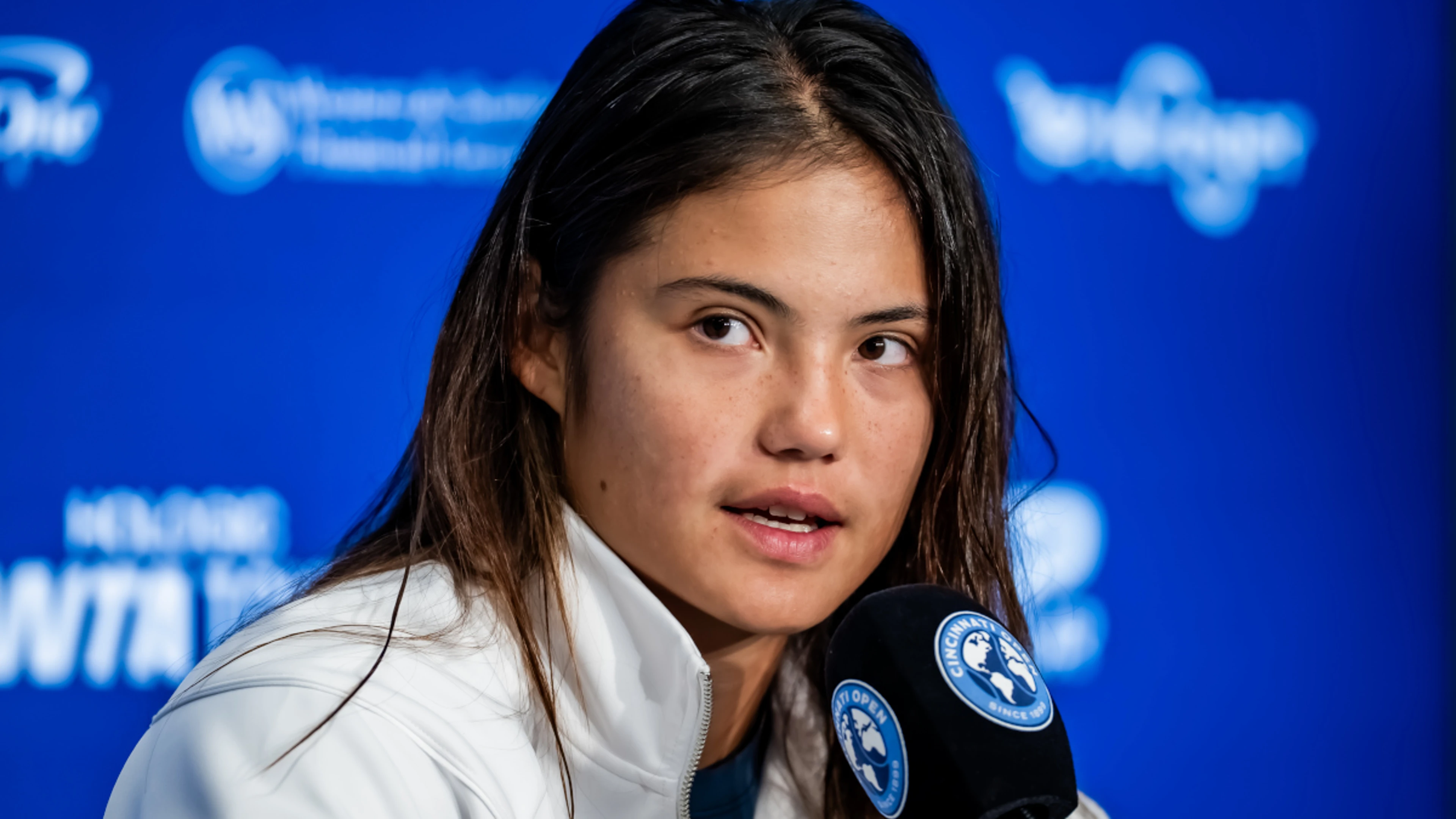 Raducanu pauses Cincinnati match over crying child