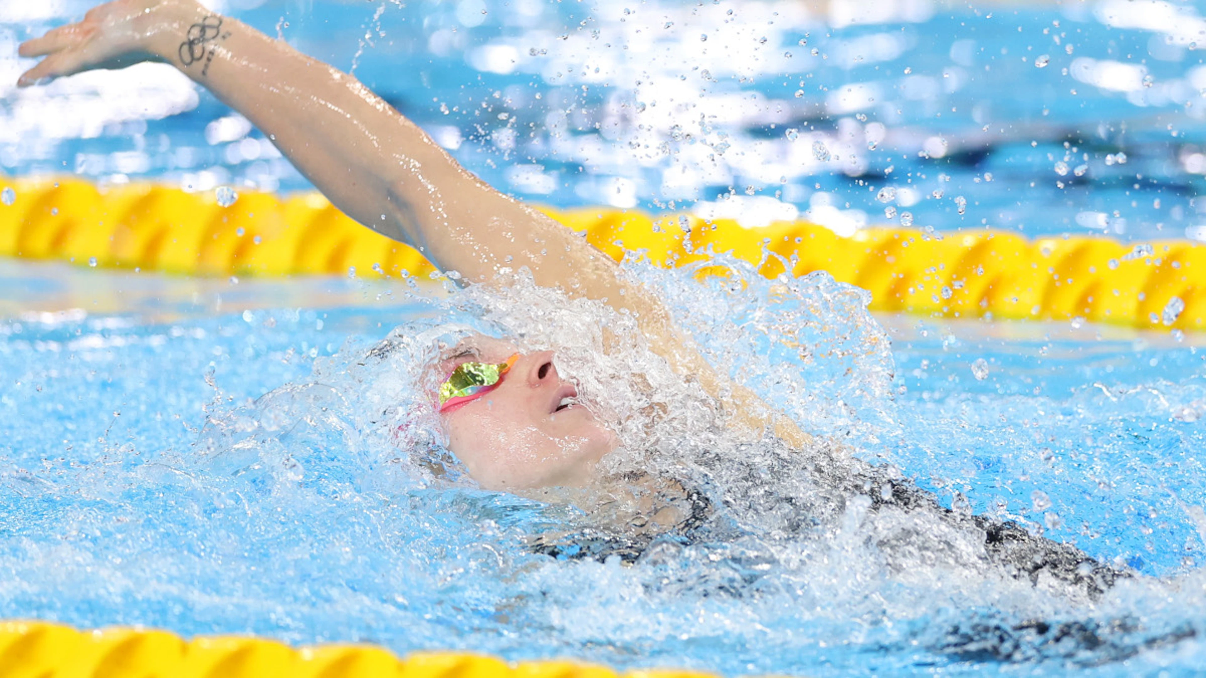Smith fastest in 100 backstroke heats, Ledecky dominates 1 500