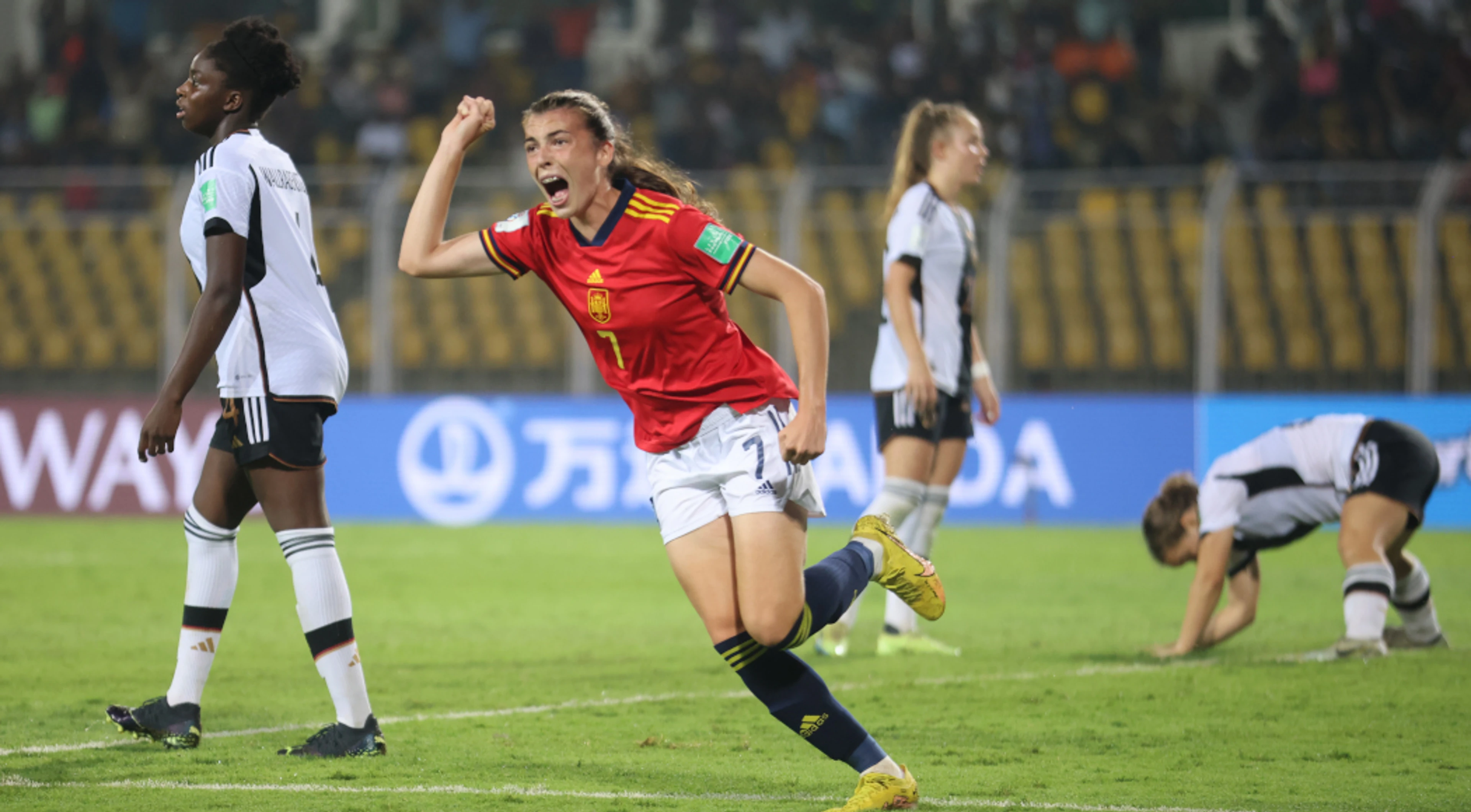 Late strike takes Spain past Germany and into final