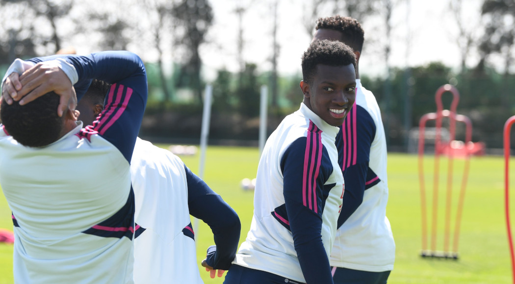 Arsenal aim to put pressure on City as Newcastle face Spurs