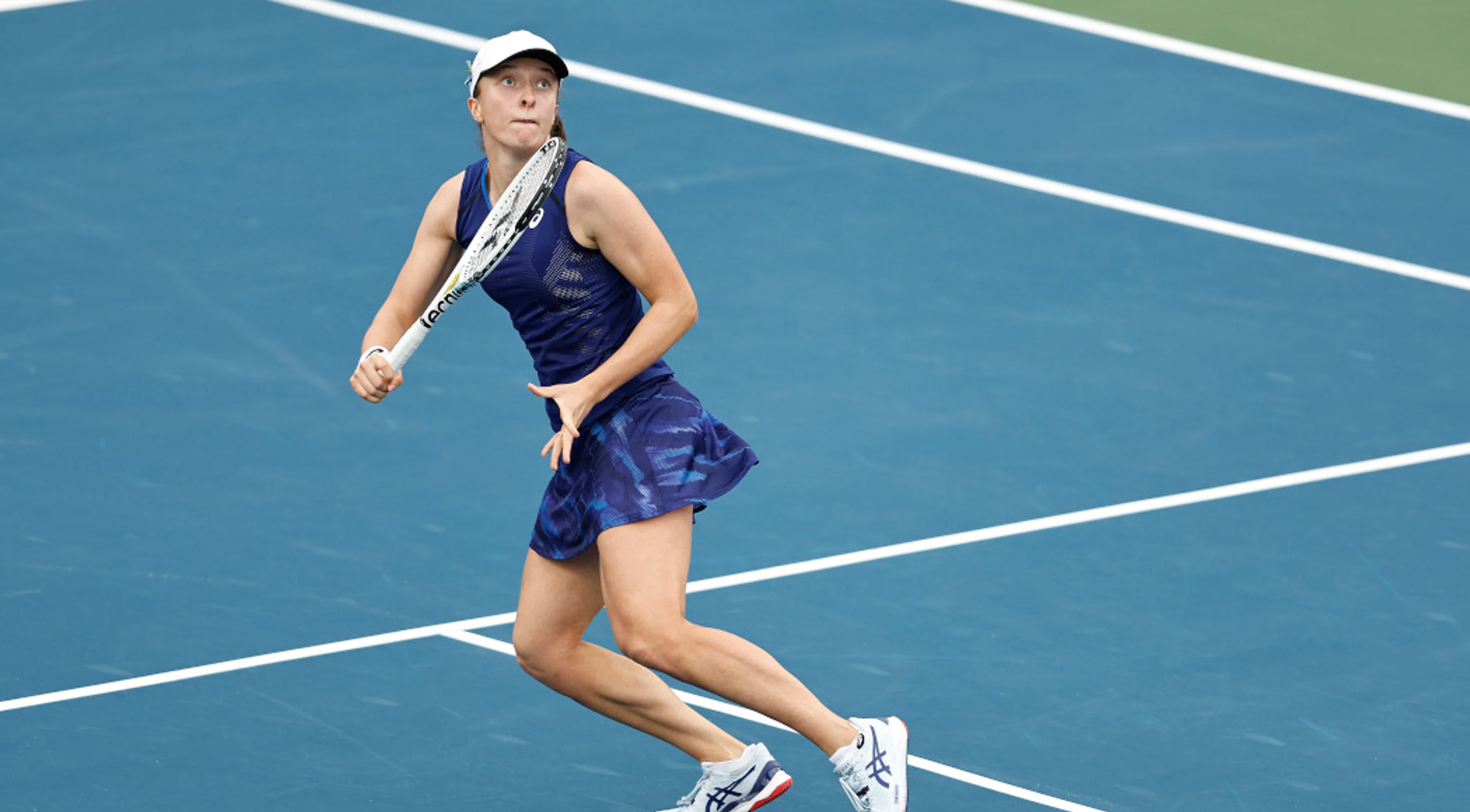 Swiatek rallies past Pegula to reach San Diego final