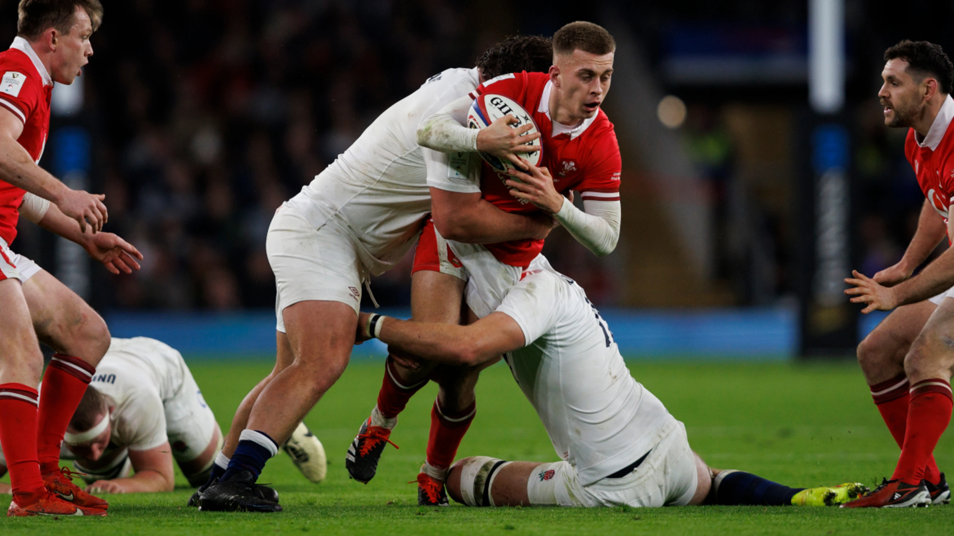 England come from behind to edge Wales  in Six Nation