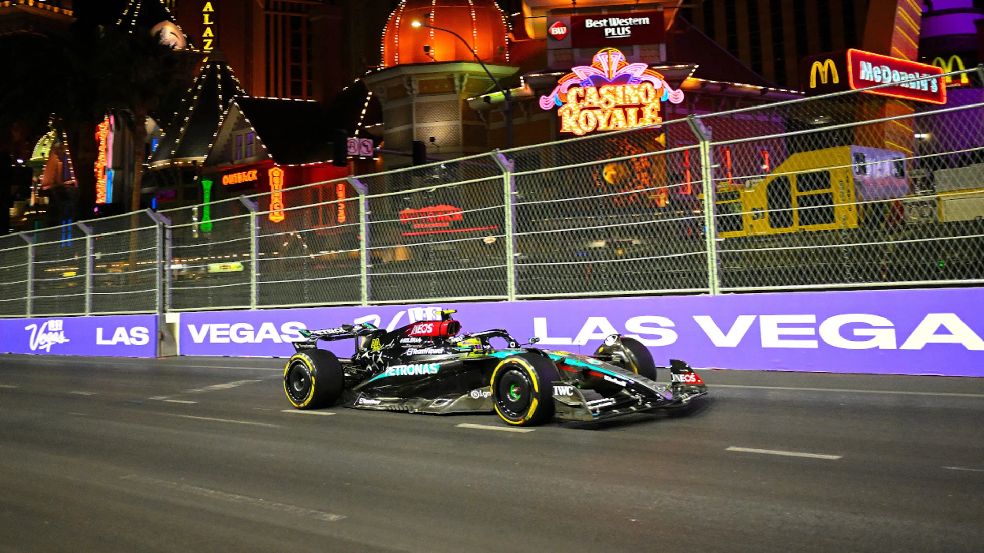 Hamilton on top in Vegas ahead of Norris as Verstappen struggles