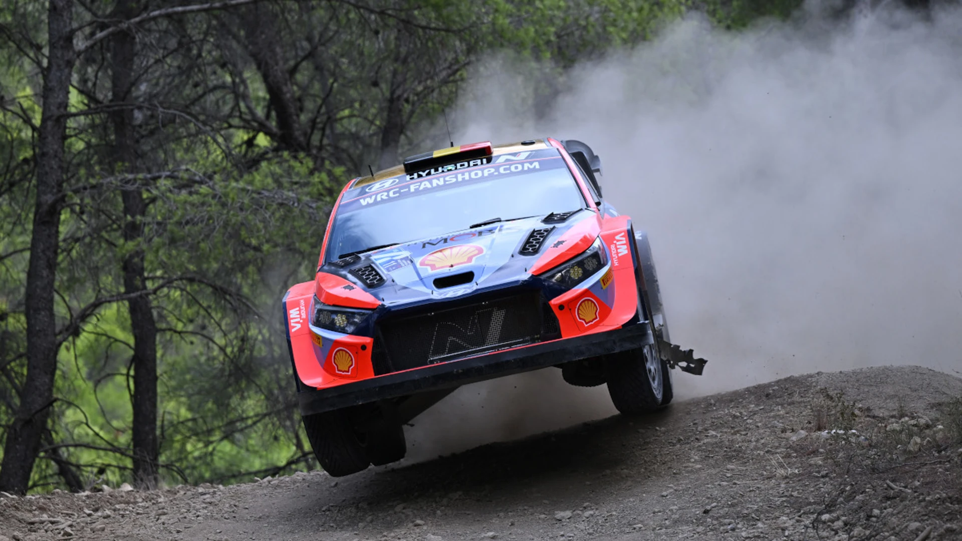 Neuville wins Acropolis Rally to close in on world title