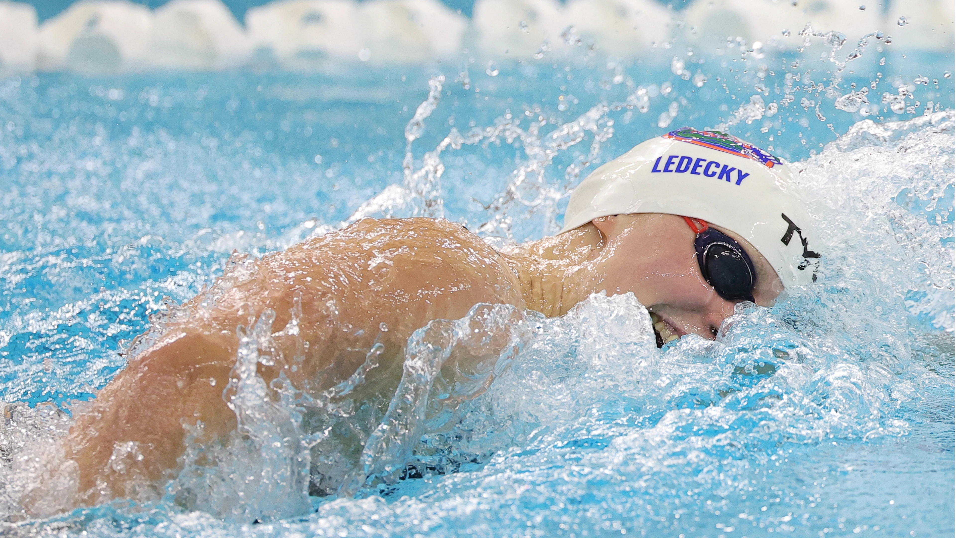 Ledecky posts second-fastest 1500m free time ever in Pro Swim win