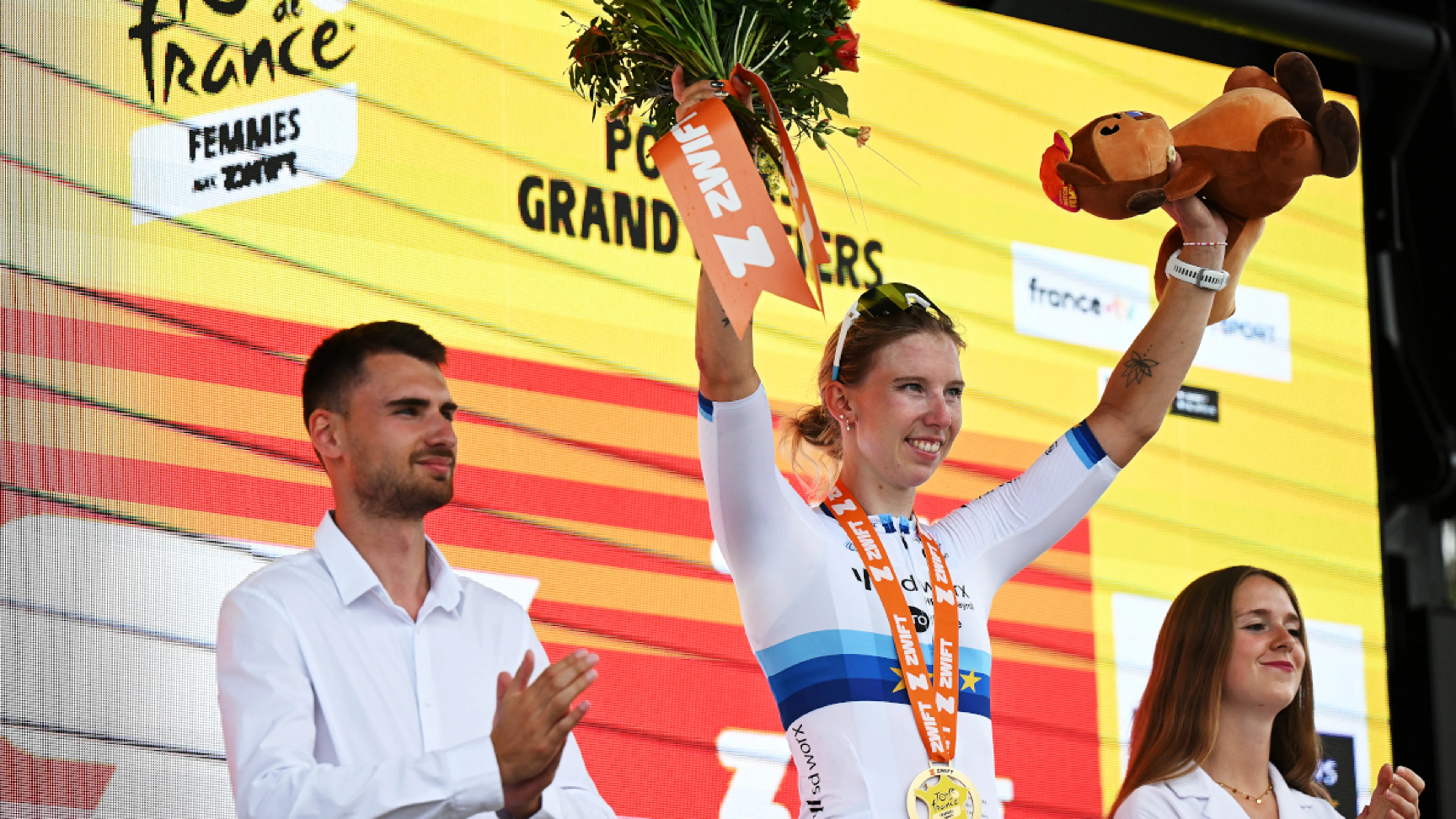 Wiebes claims Tour de France stage as Vos holds lead