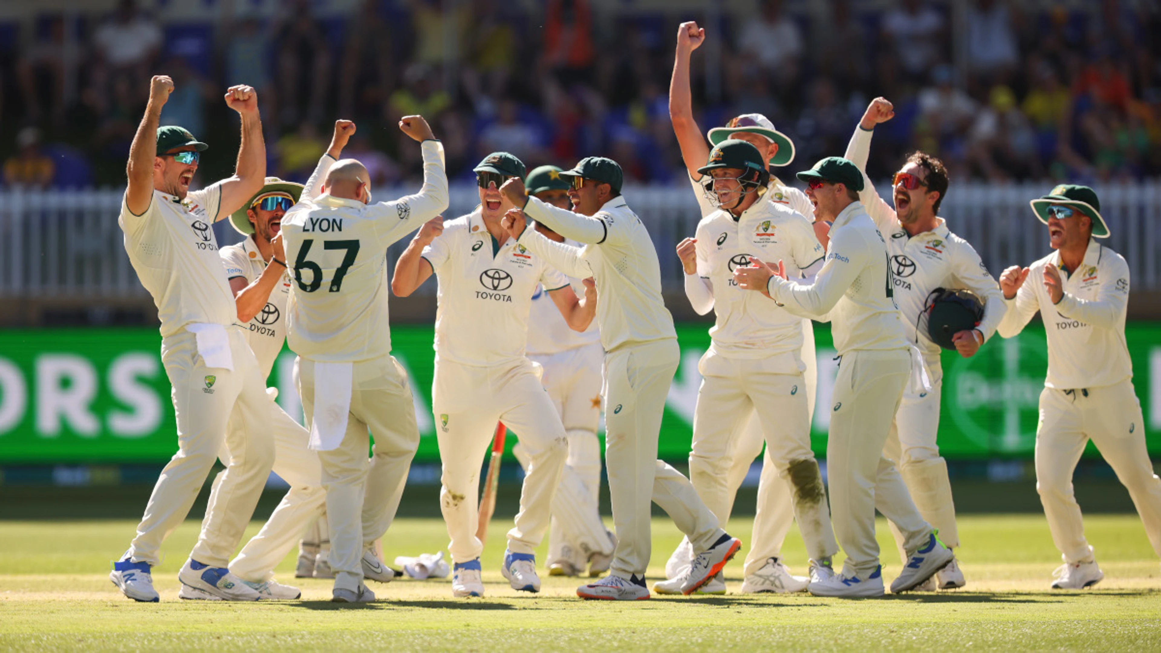 Lyon celebrates 500 wickets as Australia thrash Pakistan