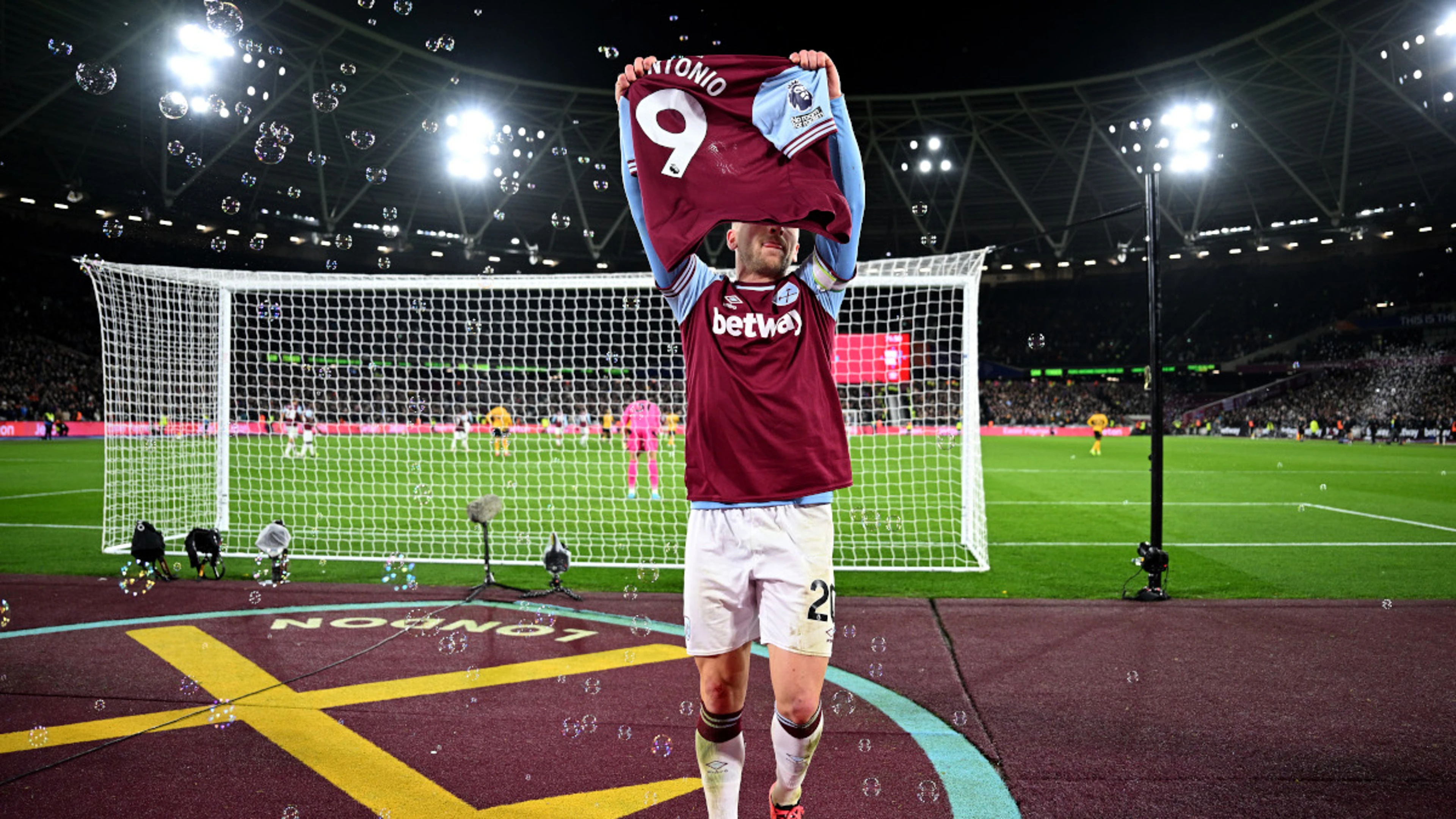 West Ham stars dedicate vital win to Antonio after horror car crash