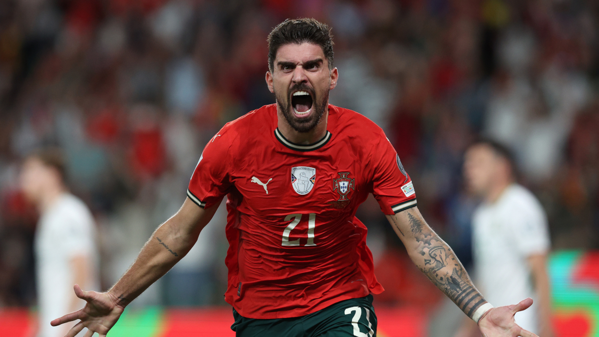Last-gasp Neves winner keeps Portugal on track for World Cup