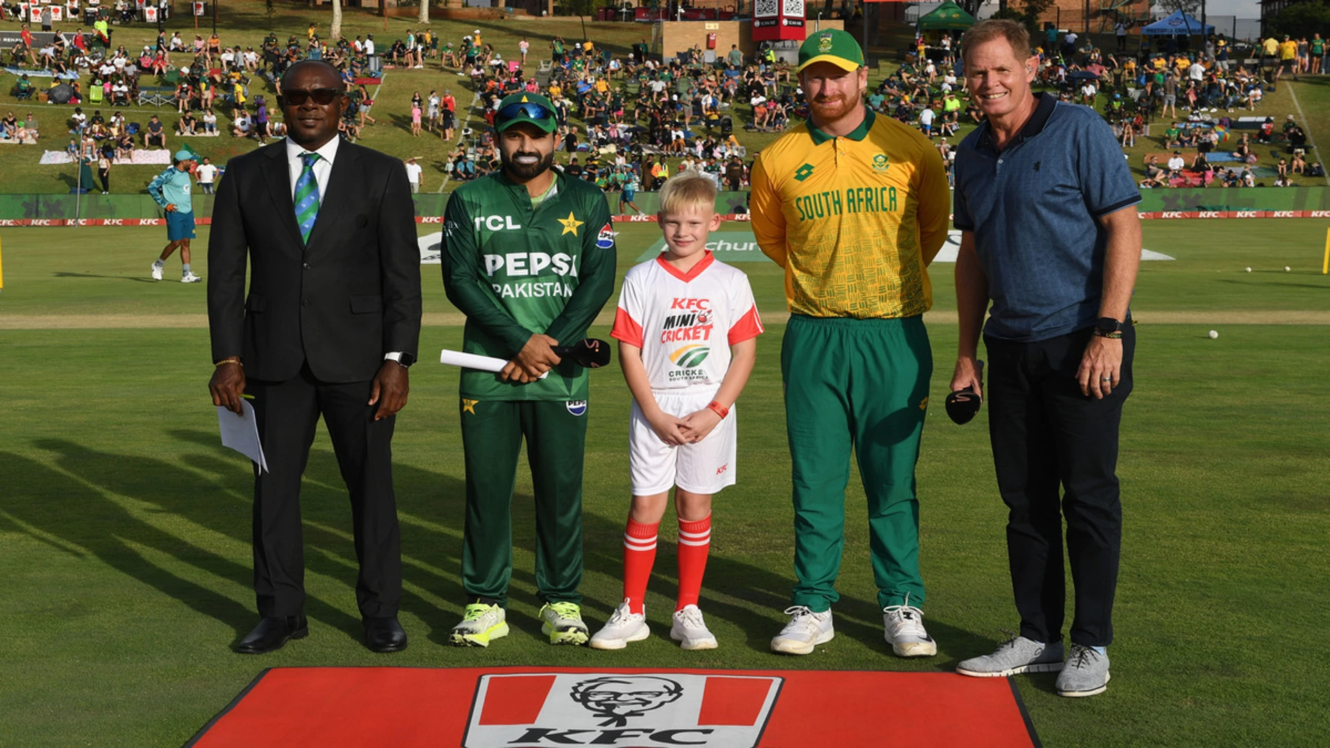 Pakistan win toss and bat at Centurion