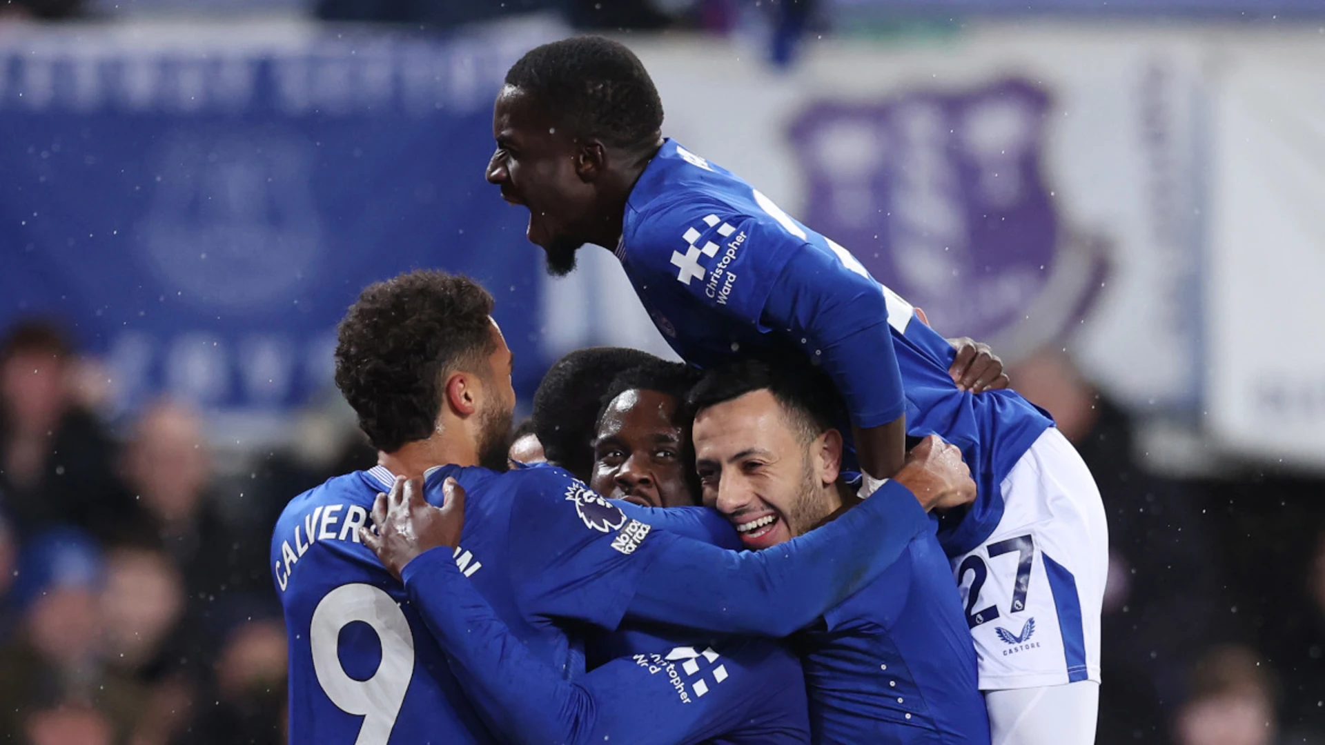 Young becomes oldest Everton scorer in rout of Wolves