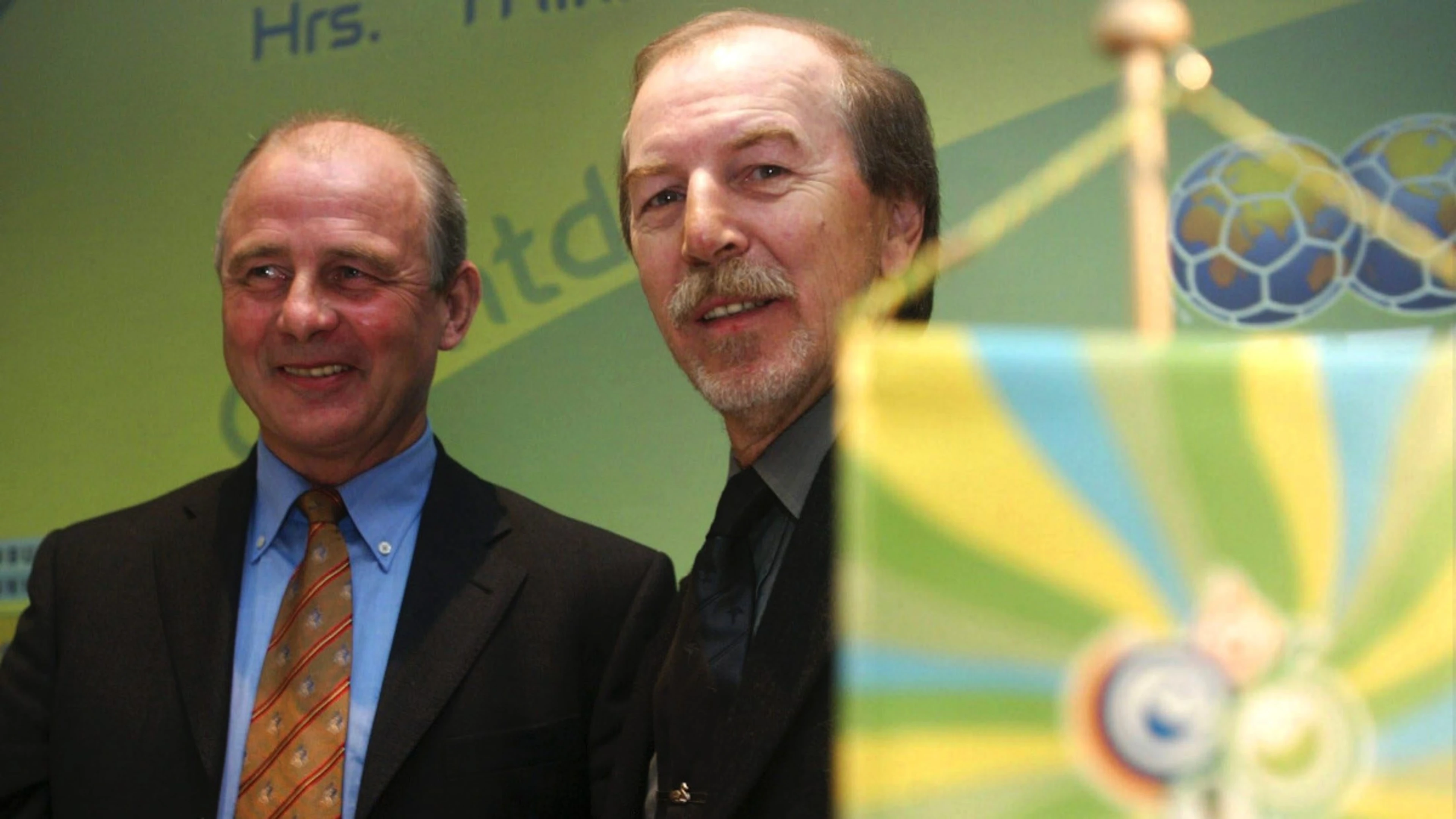 Germany World Cup winner Hoelzenbein dies aged 78