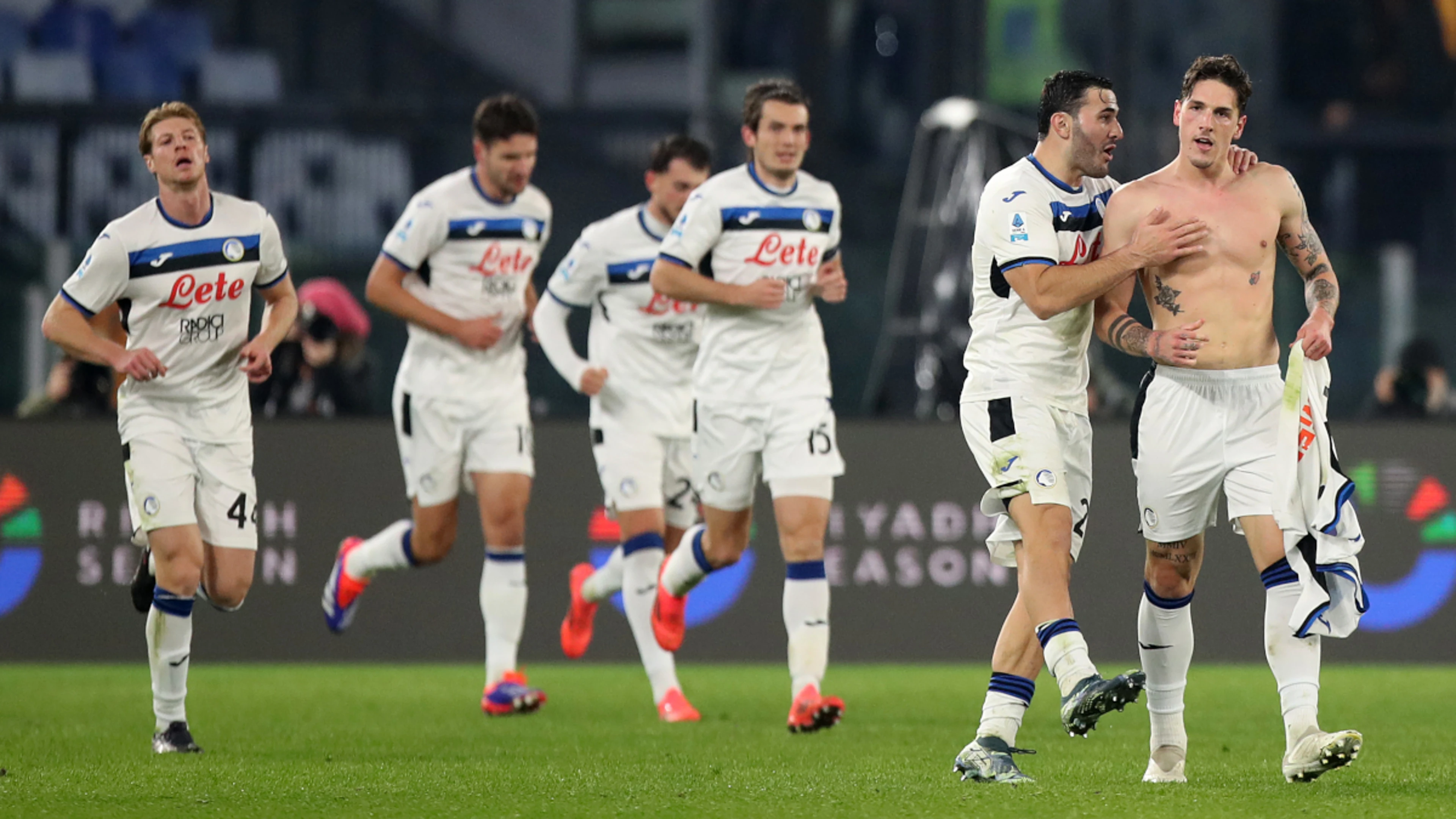 Atalanta on Serie A leaders Napoli's tail after seeing off Roma