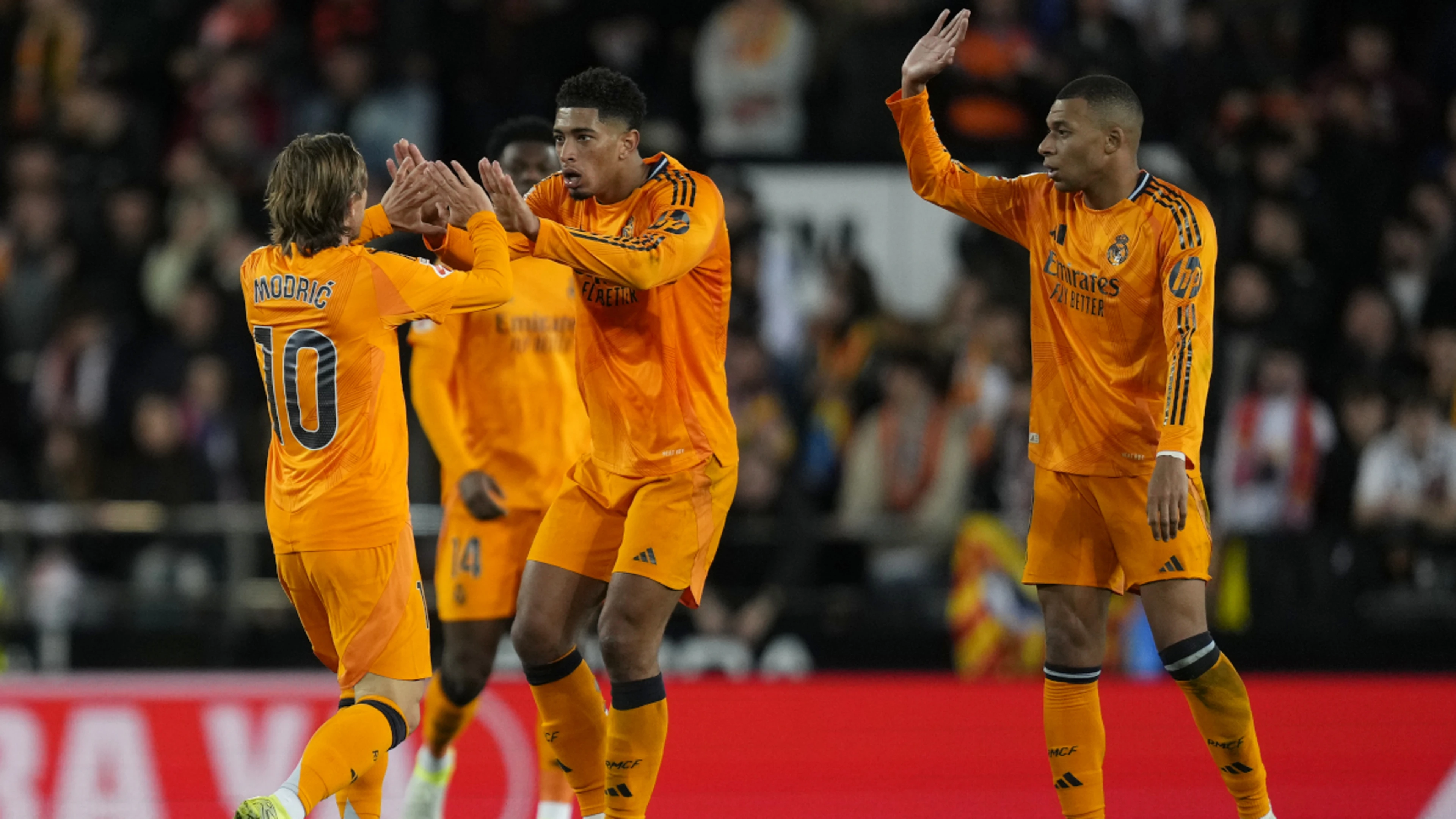 Bellingham grabs Real late Valencia win after Vinicius red