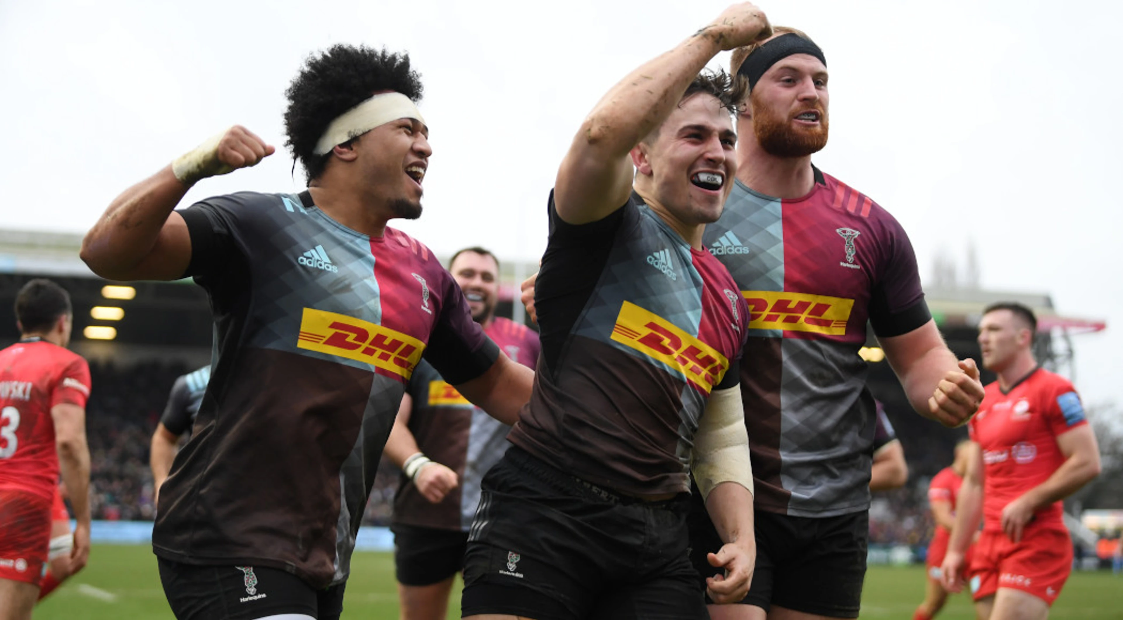 Toulon edge to victory over Bath, Saints and Quins run riot