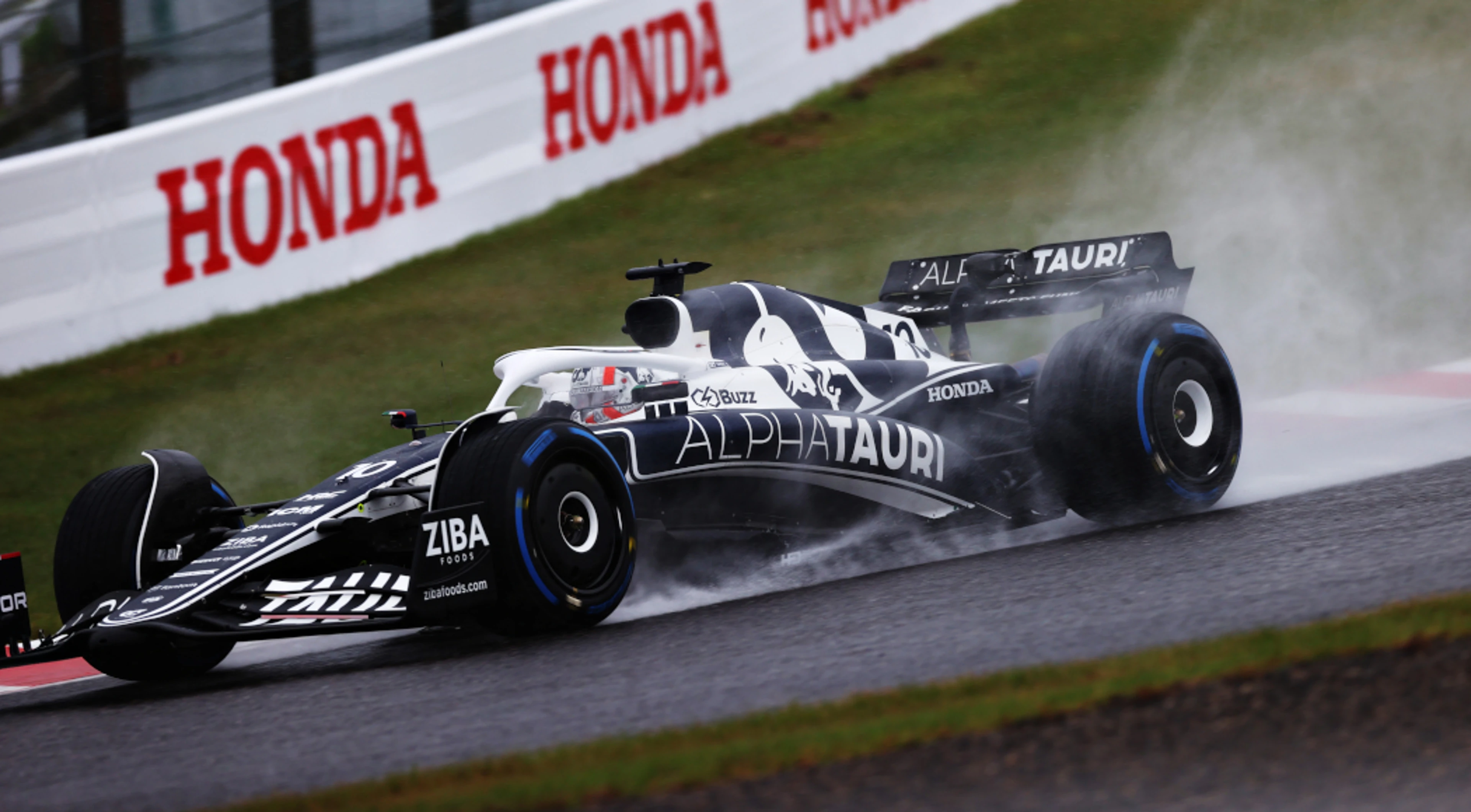 Gasly furious after tractor on Japanese GP track